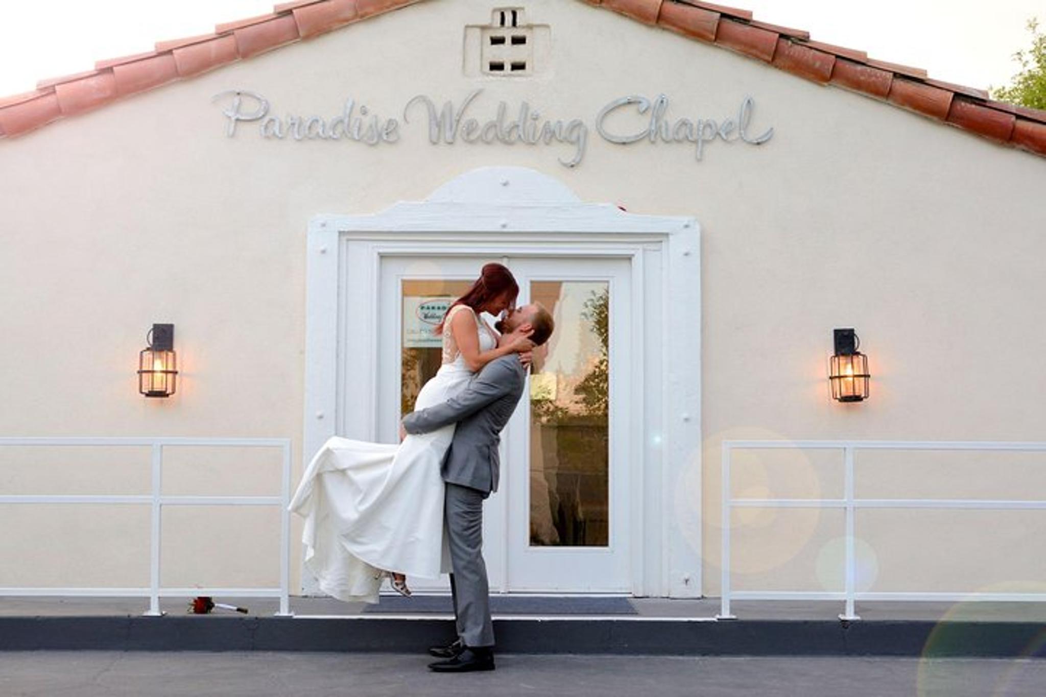 Las Vegas Quickie Wedding at Paradise Chapel - Image 6