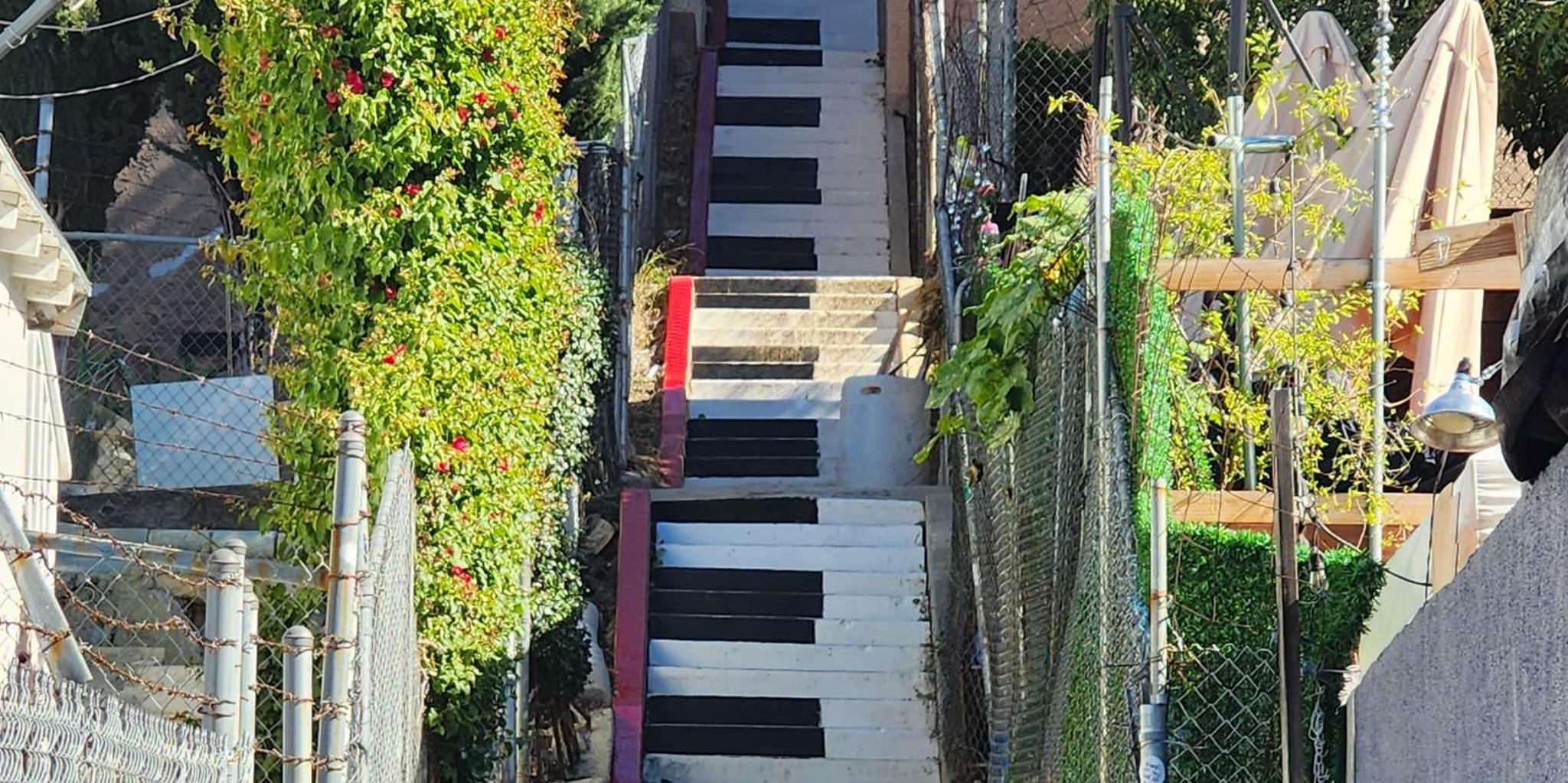 Los Angeles Secret Painted Stairs Walking Tour - Image 4