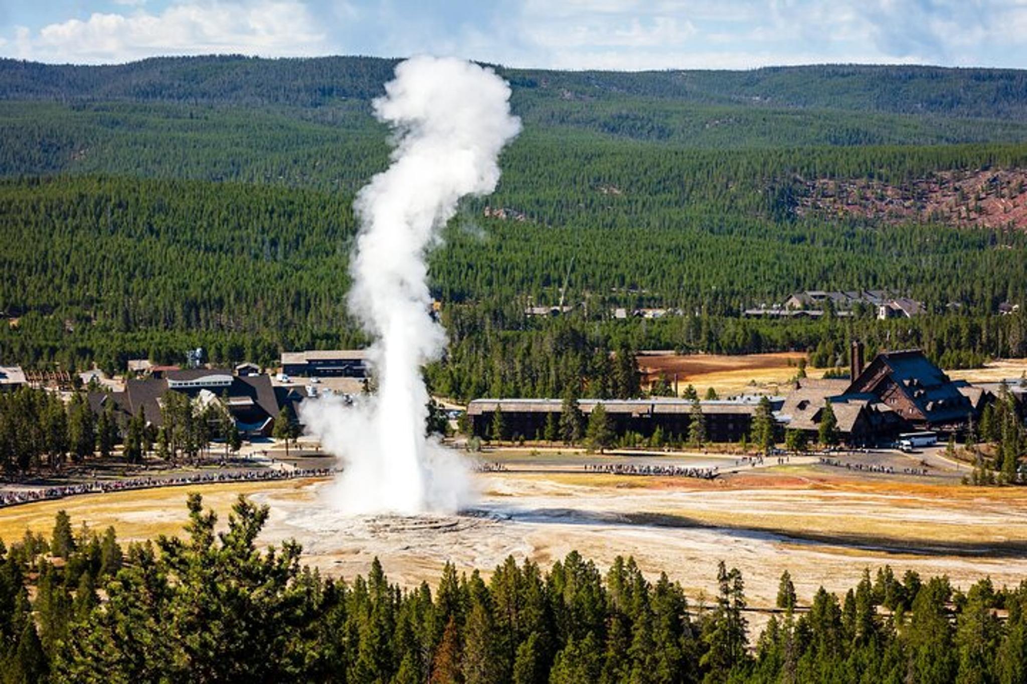 Yellowstone Private Guided Tour - Image 2