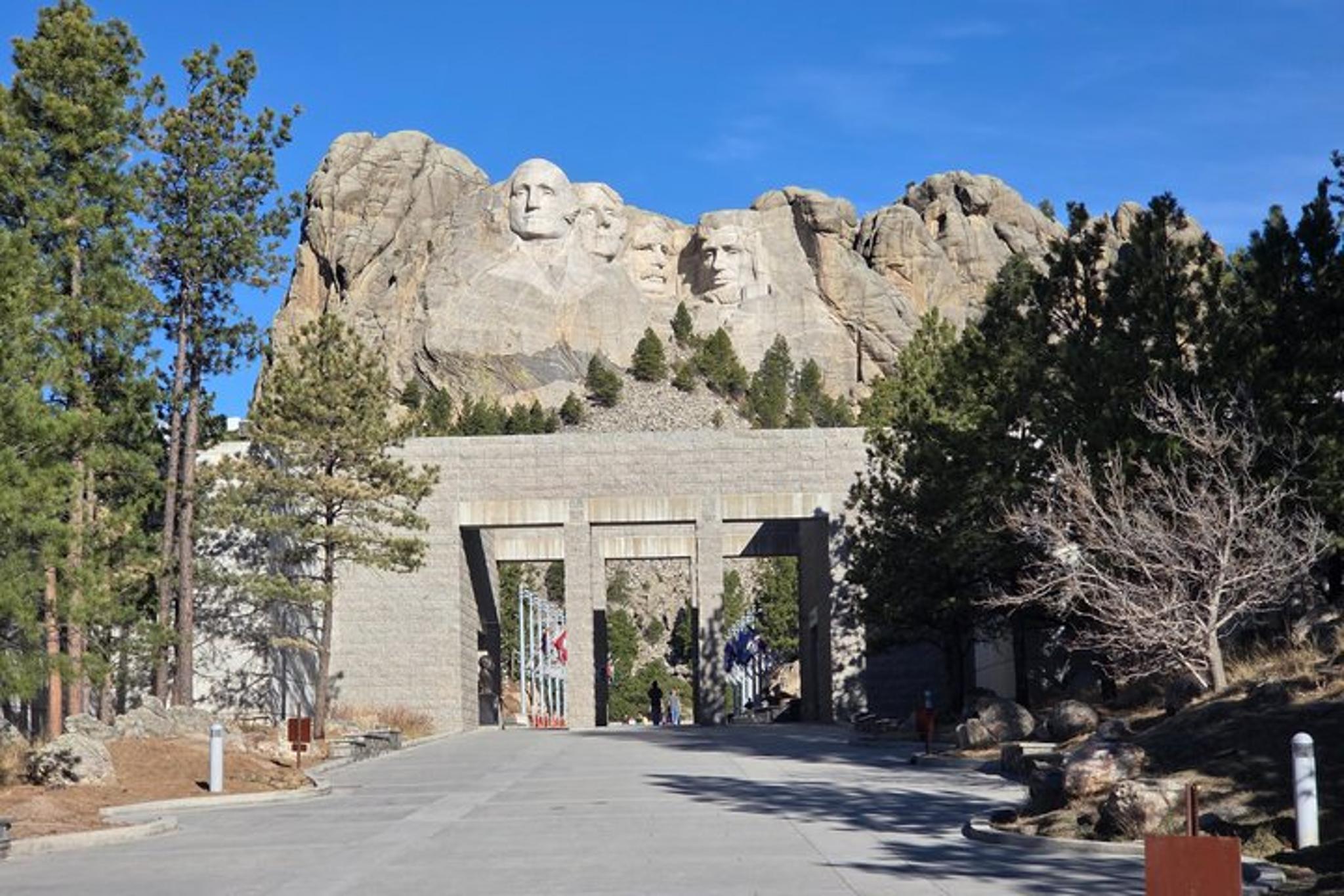 Rapid City Mount Rushmore Memorial Tour - Image 2
