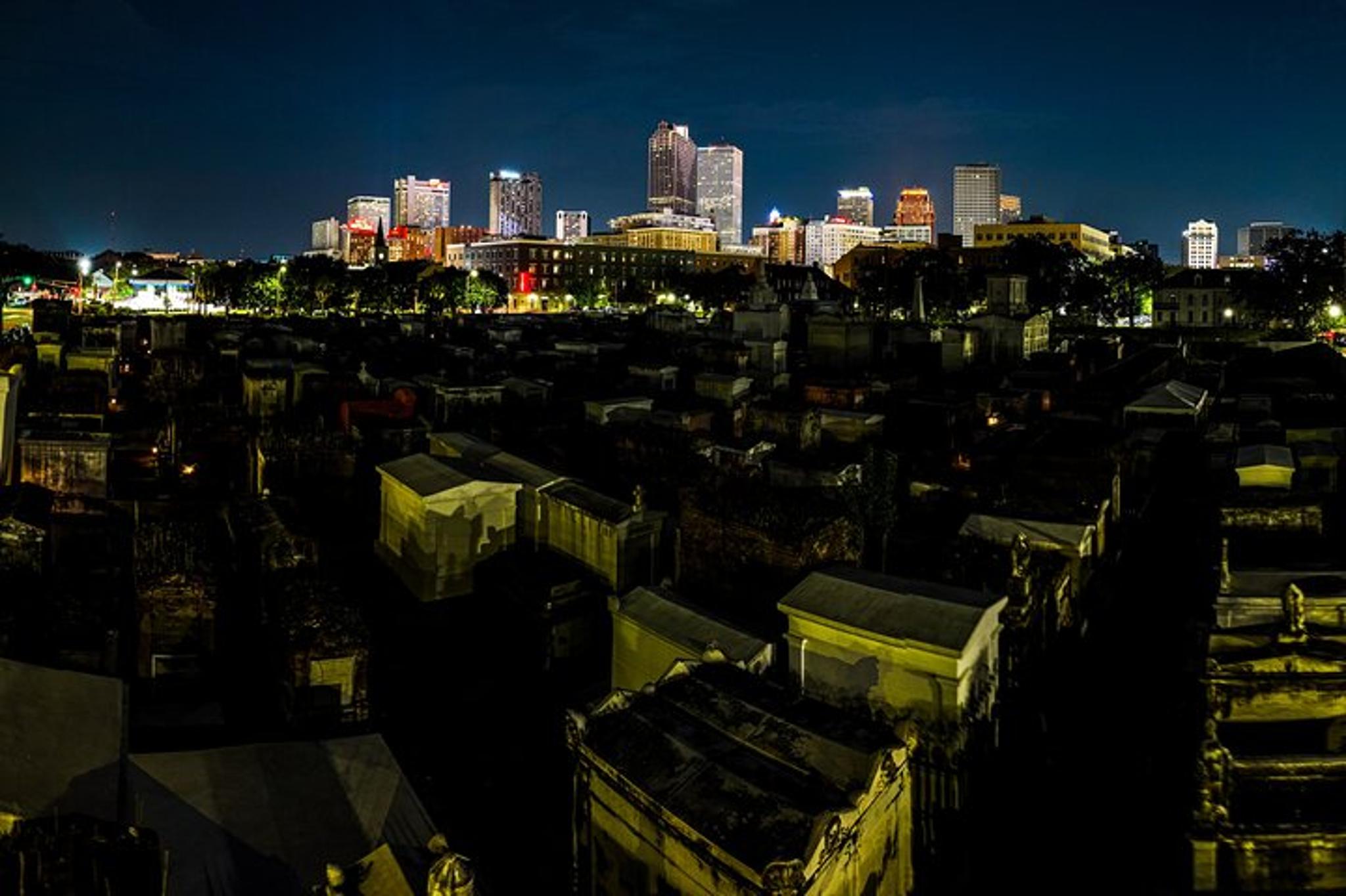 New Orleans Historical Night Tour of St. Louis Cemetery No. 1 - Image 4