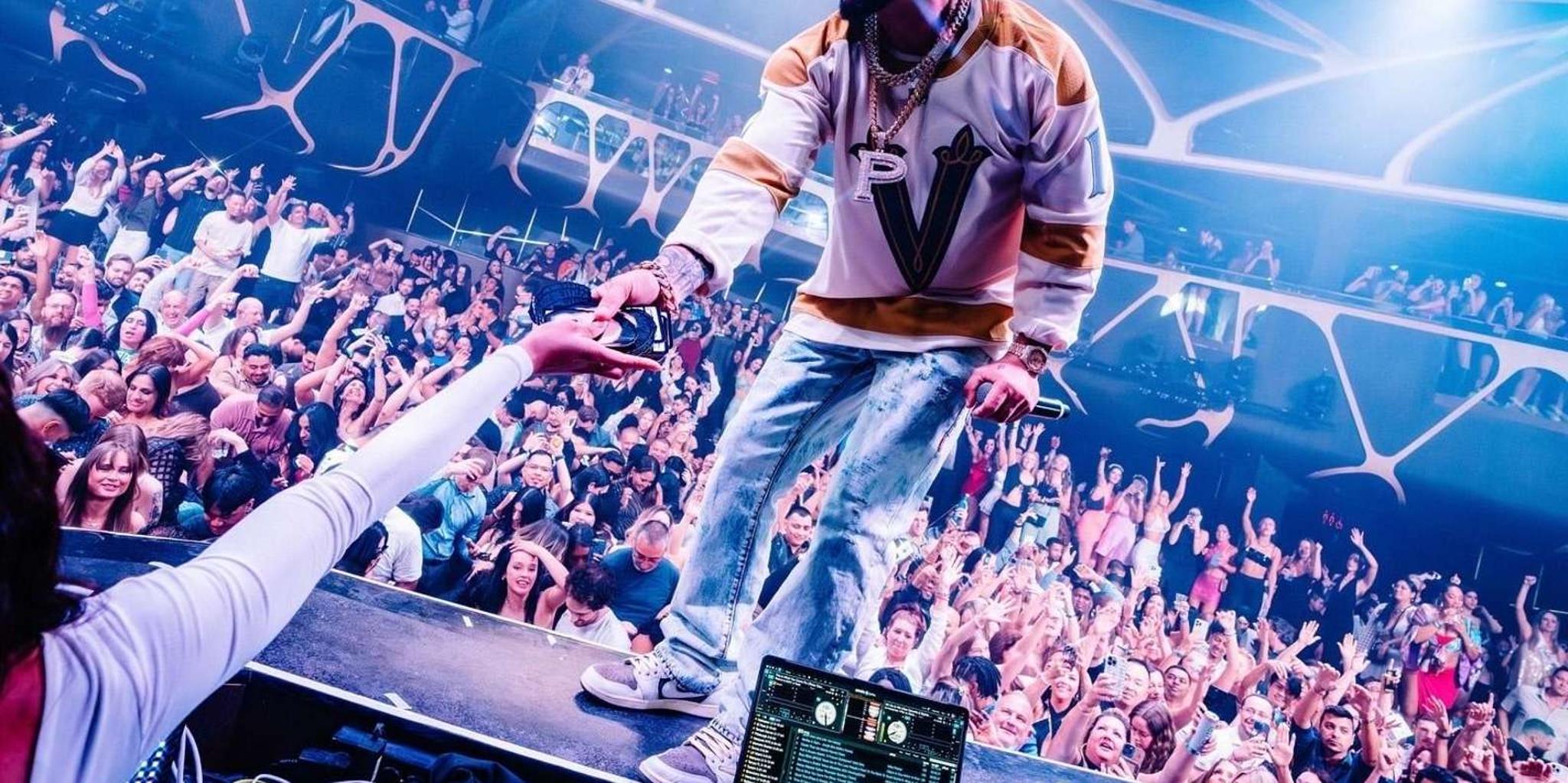 Las Vegas Limo Tour with Champagne and Nightclub Entry - Image 4