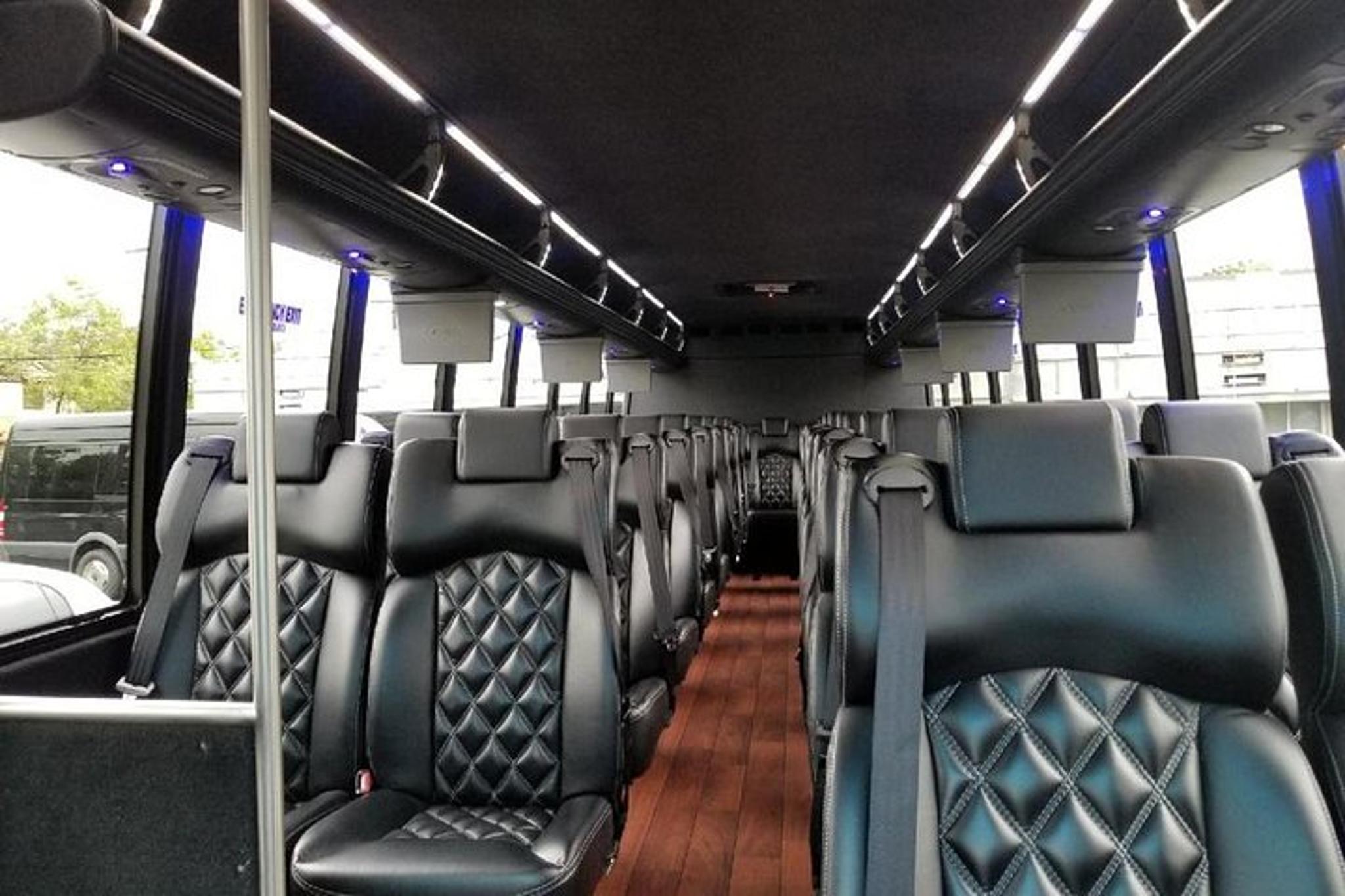 New York City Airport Arrival Transfer by Mini Coach - Image 2