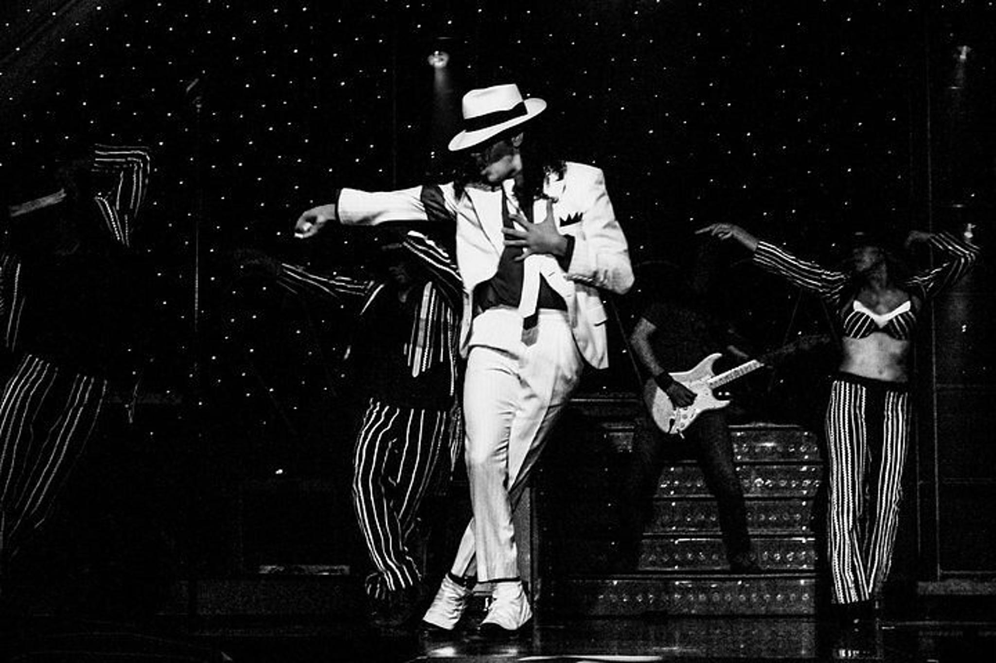 Las Vegas MJ Live Show at Harrahs Hotel - Image 6