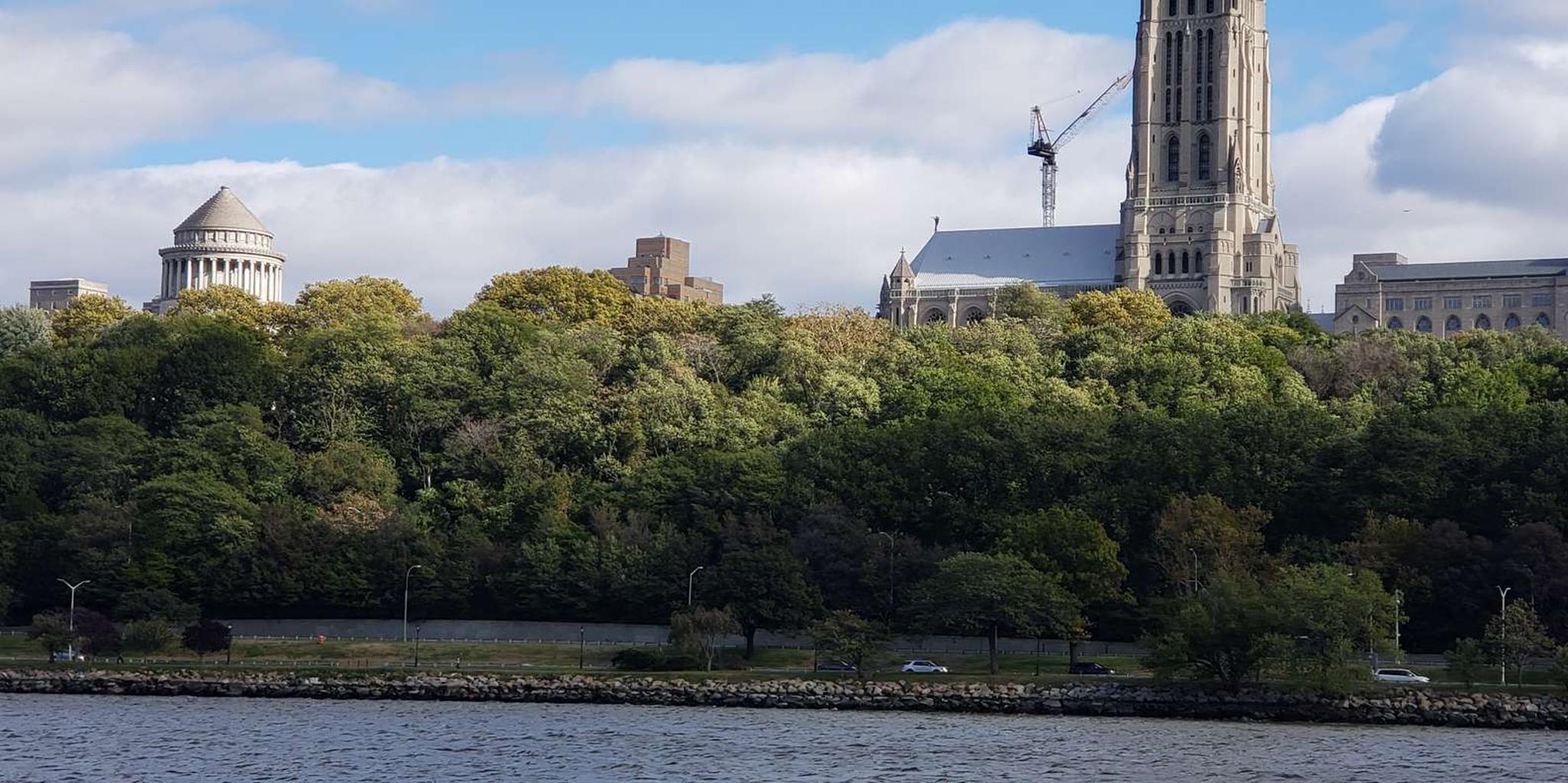 New York Hudson River Fall Foliage Sailing Trip - Image 3