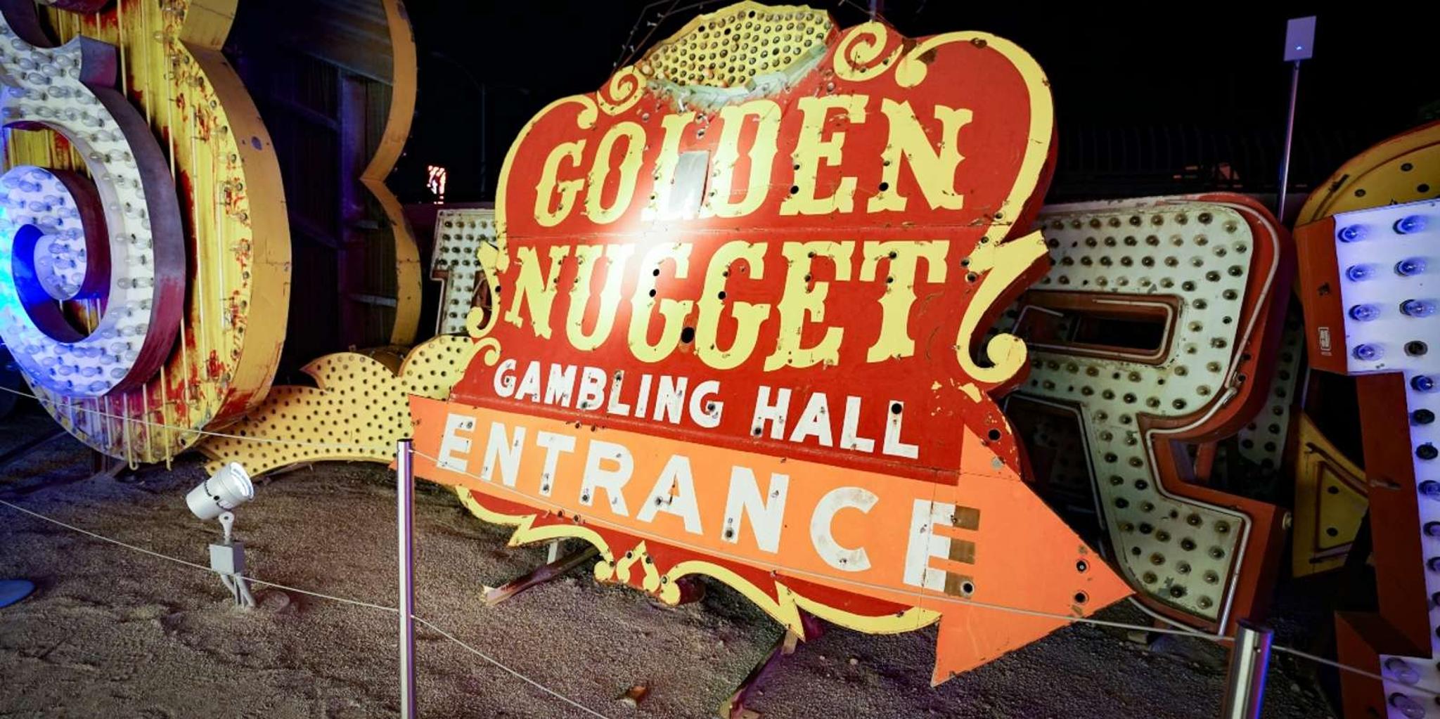 Las Vegas Night Helicopter Tour with Neon Museum - Image 3