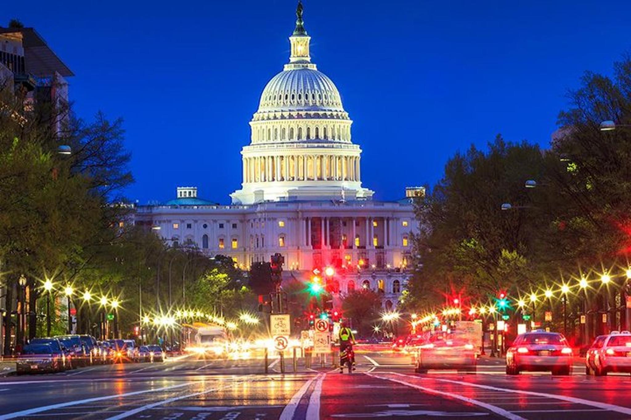 Washington DC Night-Time City Bus Tour - Image 3