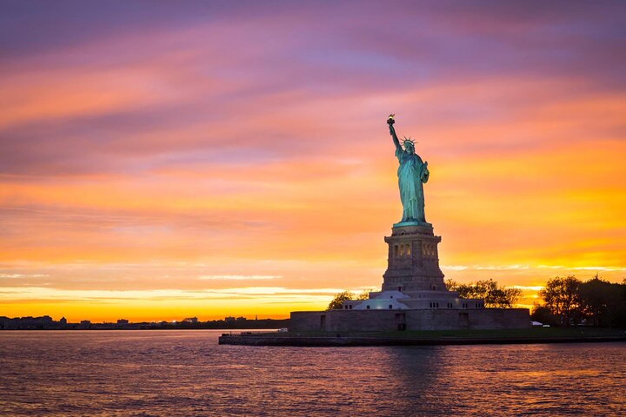 New York Statue of Liberty and Ellis Island Tour - Image 5