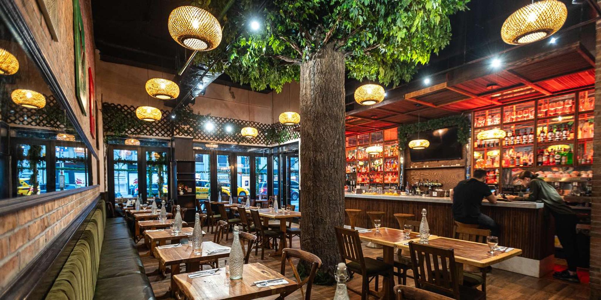 New York Central Park Cafe Scenic Dining Experience - Image 3