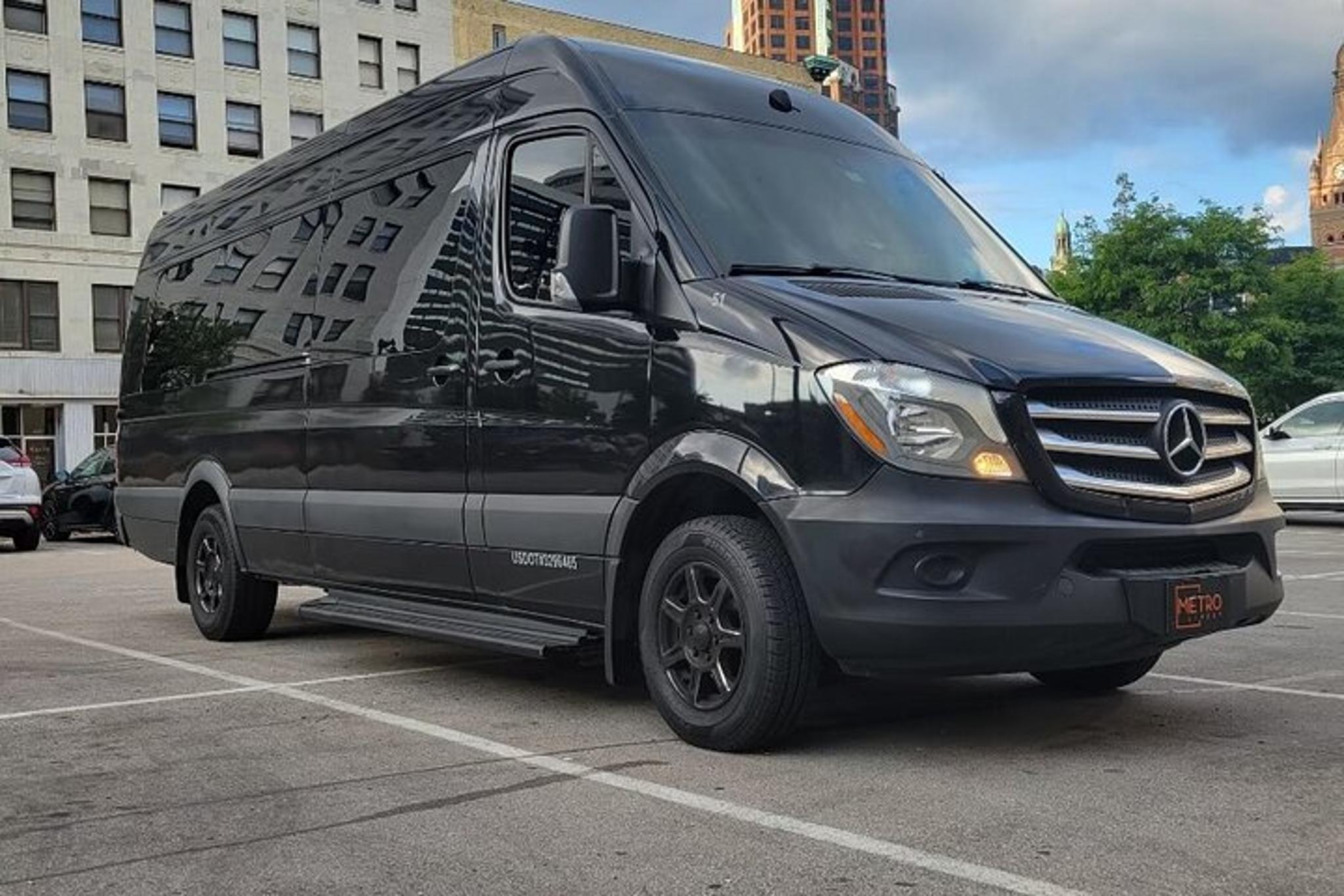 Chattanooga Airport Transfer for 7 to 13 Passengers - Image 4