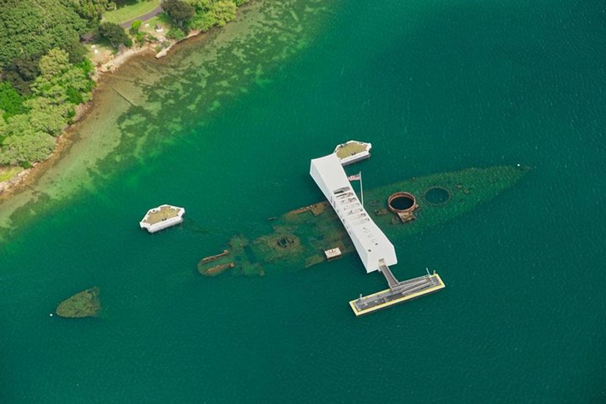 Honolulu Private Helicopter Tour: All Window Seats 1 hr - Image 5