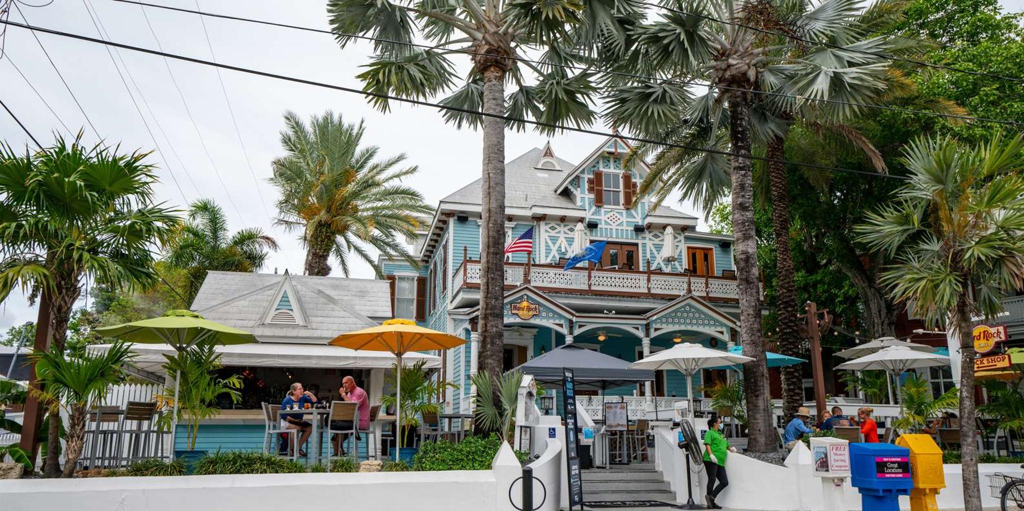 Key West Haunted Pub Crawl Walking Tour - Image 6