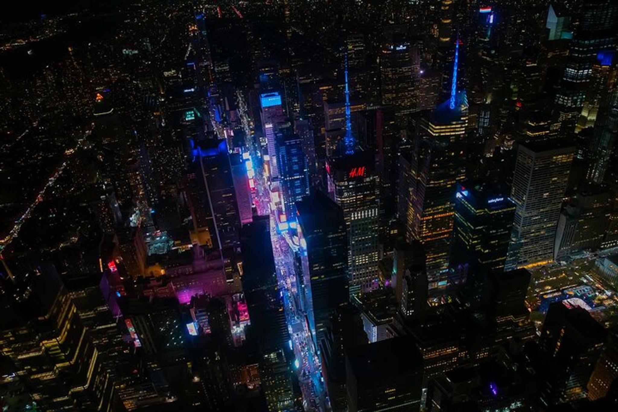 New York City Holiday Lights Helicopter Tour - Image 6
