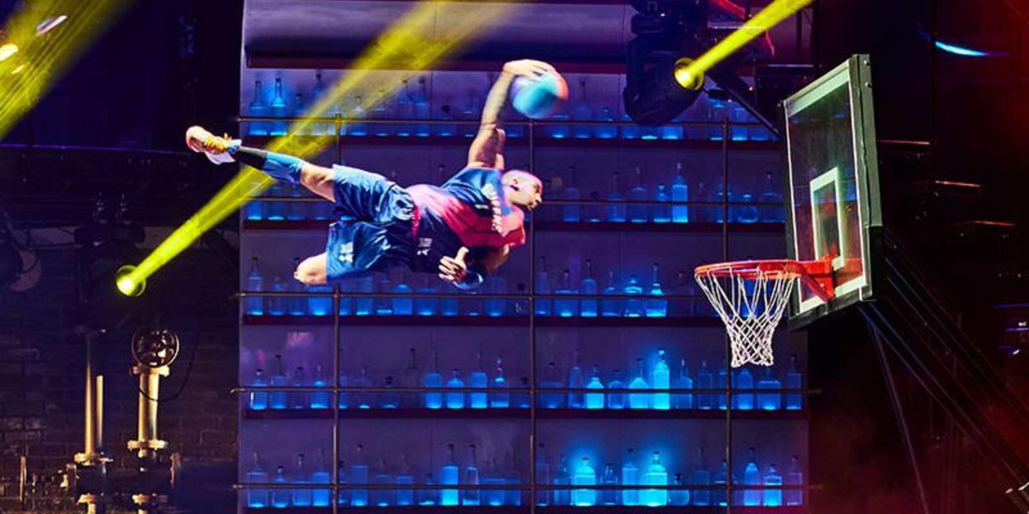 Las Vegas Cirque du Soleil Mad Apple Show - Image 6