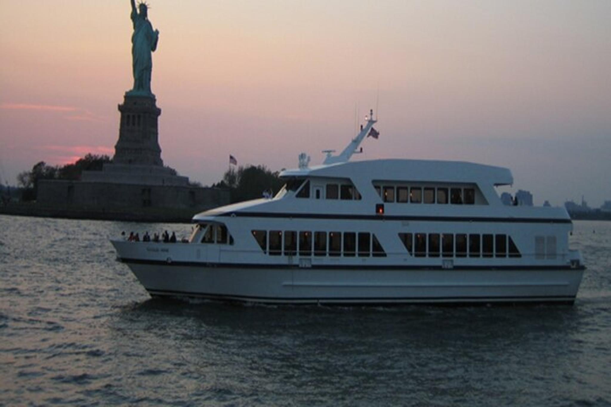 New York City Fireworks Cruise Aboard Cloud 9 Yacht - Image 2