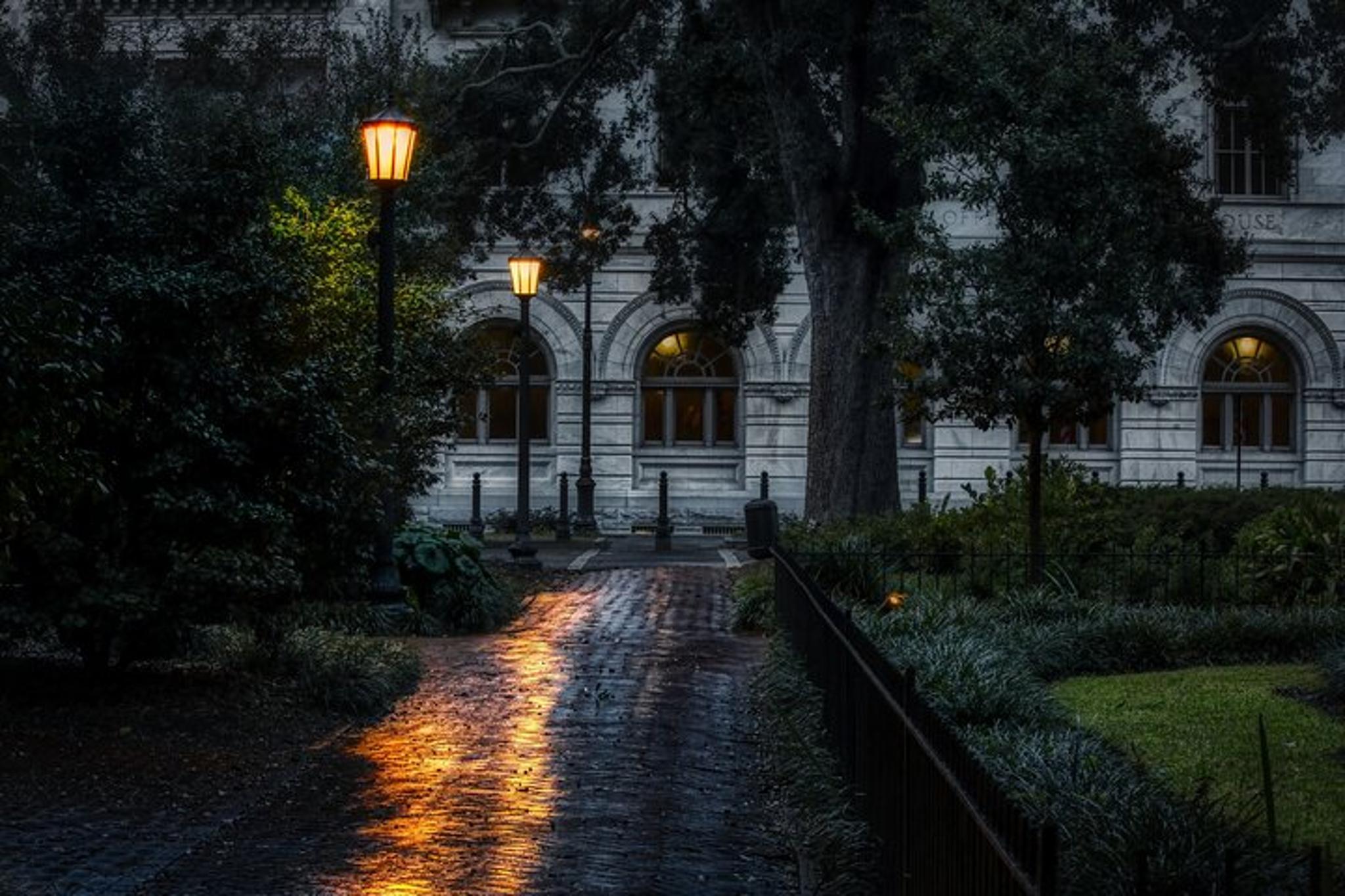 Savannah Historical Ghost Walking Tour - Image 2