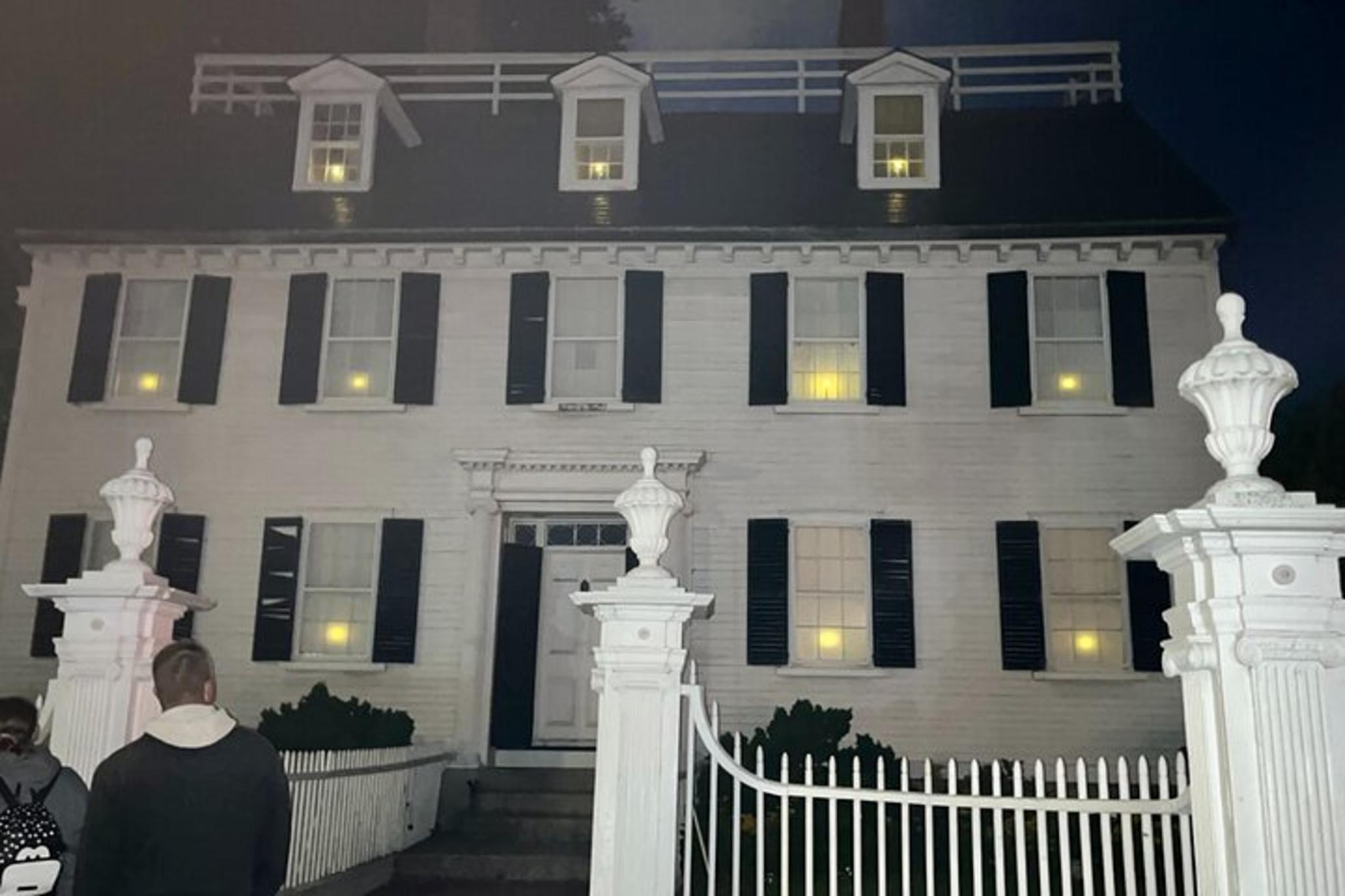 Salem Ghost Tour with Free Ghost Hunting Gear 1 hr - Image 3