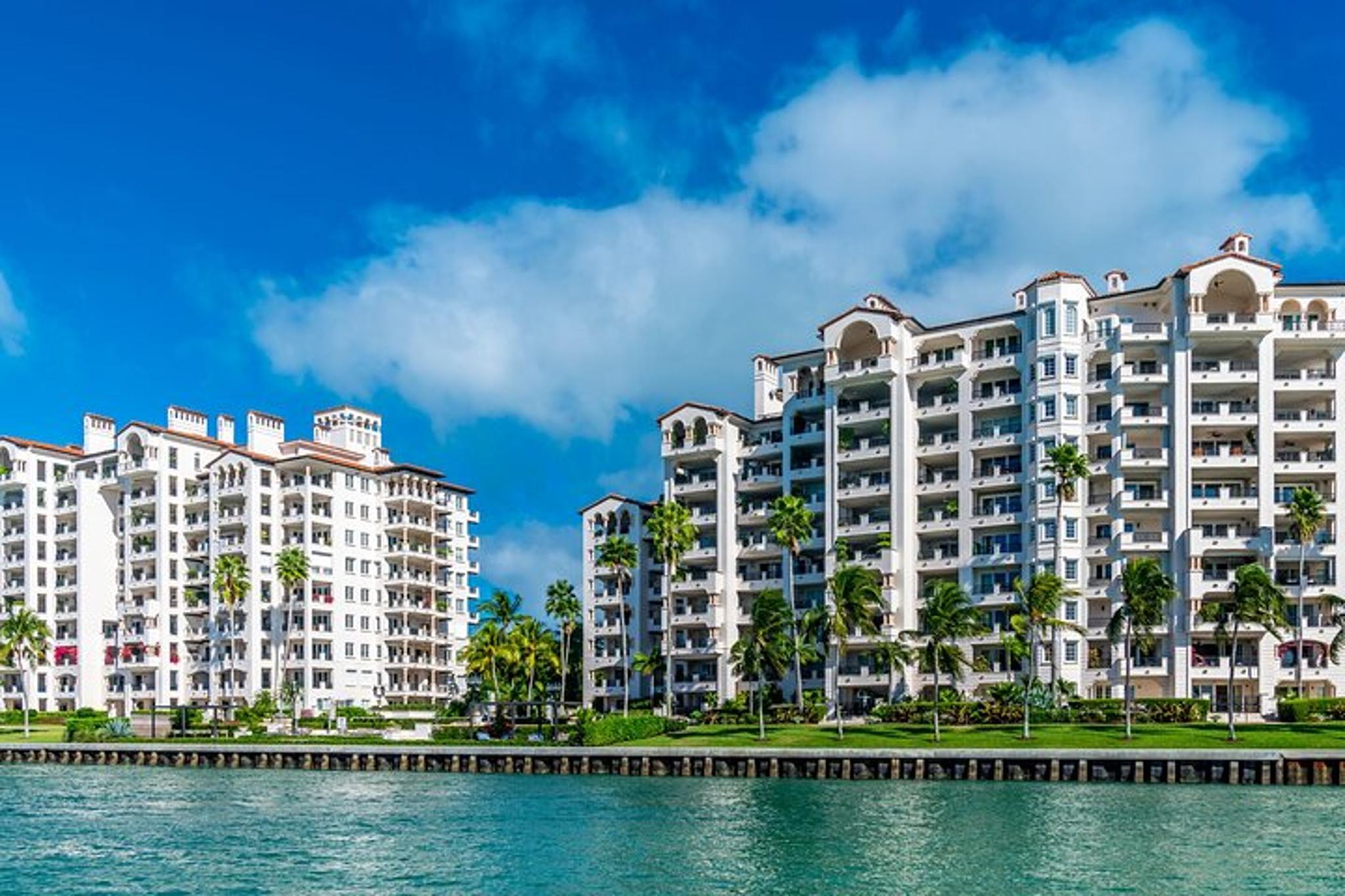 Miami Boat Tour Celebrity Homes & Mansions 90 min - Image 3