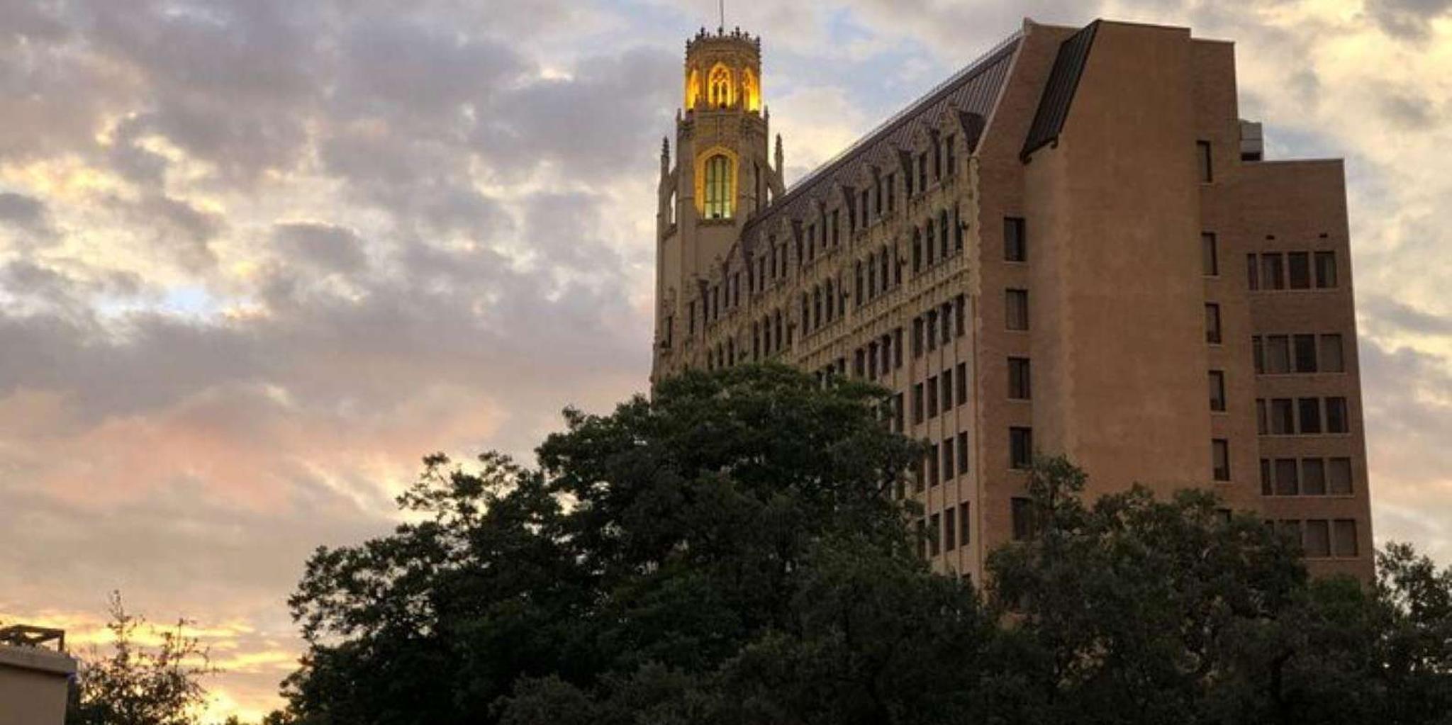 San Antonio Haunted Dinner Tour with Ghost Walk