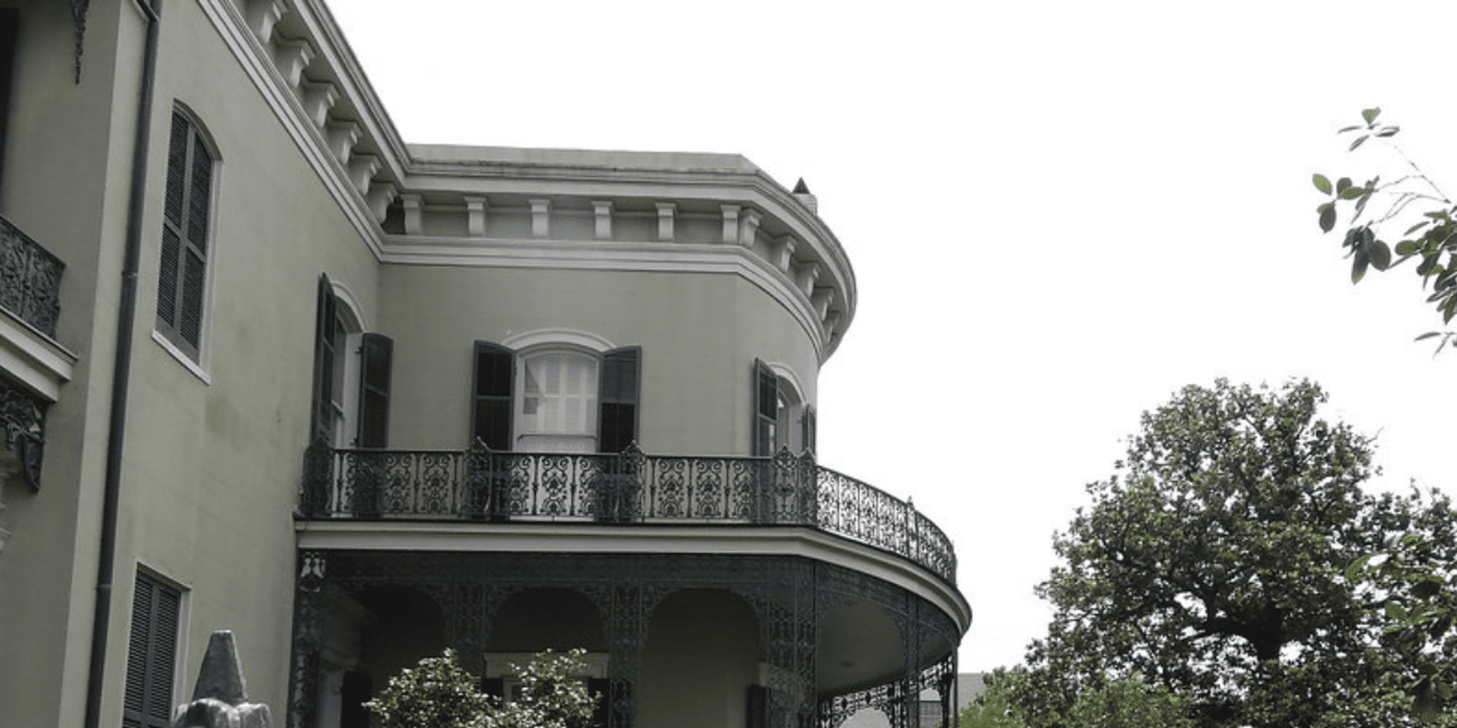 New Orleans Tombs and Mansions Walking Tour