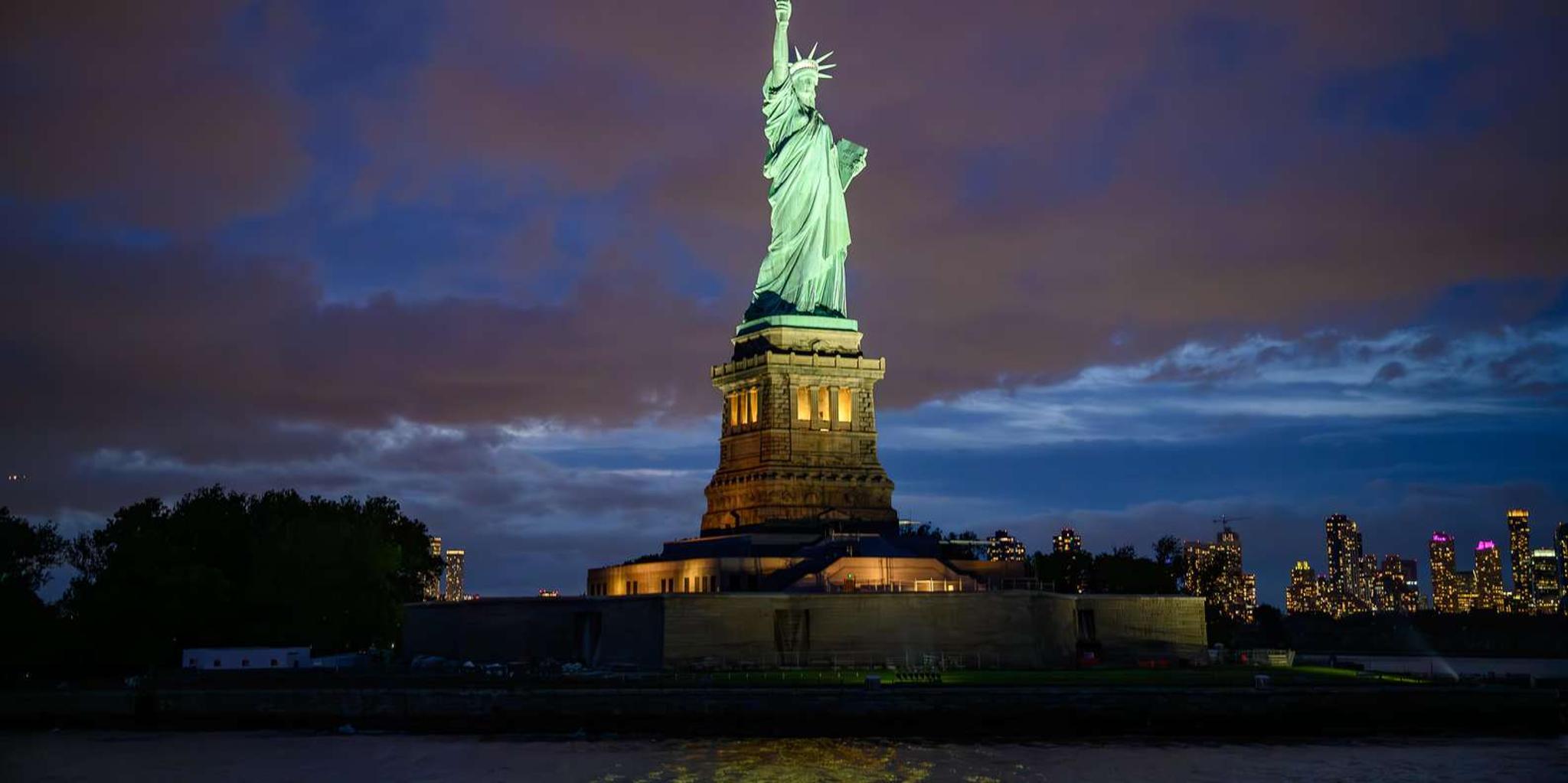New York City Yacht Brunch and Dinner Cruise with Live Music - Image 6