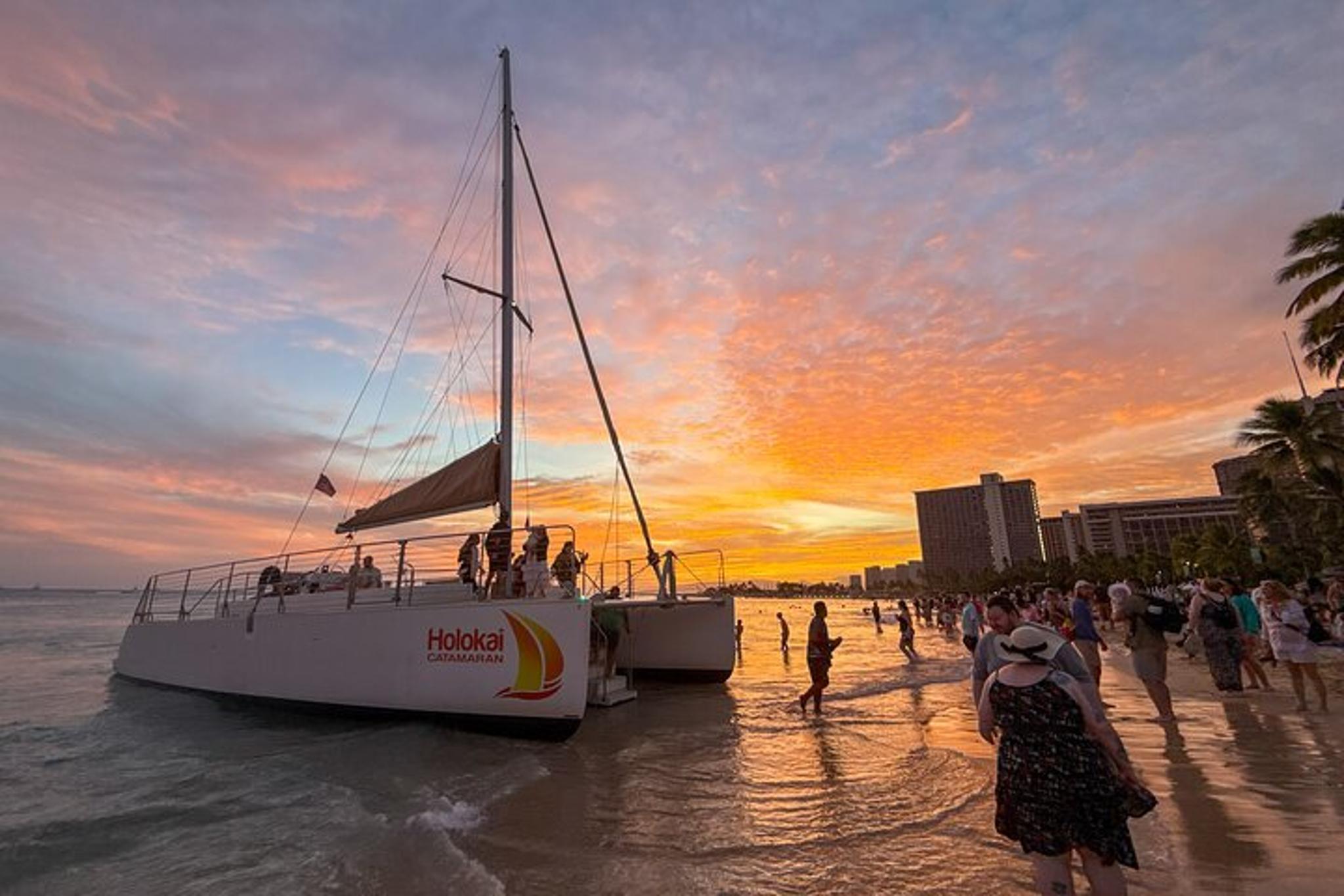 Honolulu Catamaran Fireworks Sail with Open Bar 1 hr - Image 4