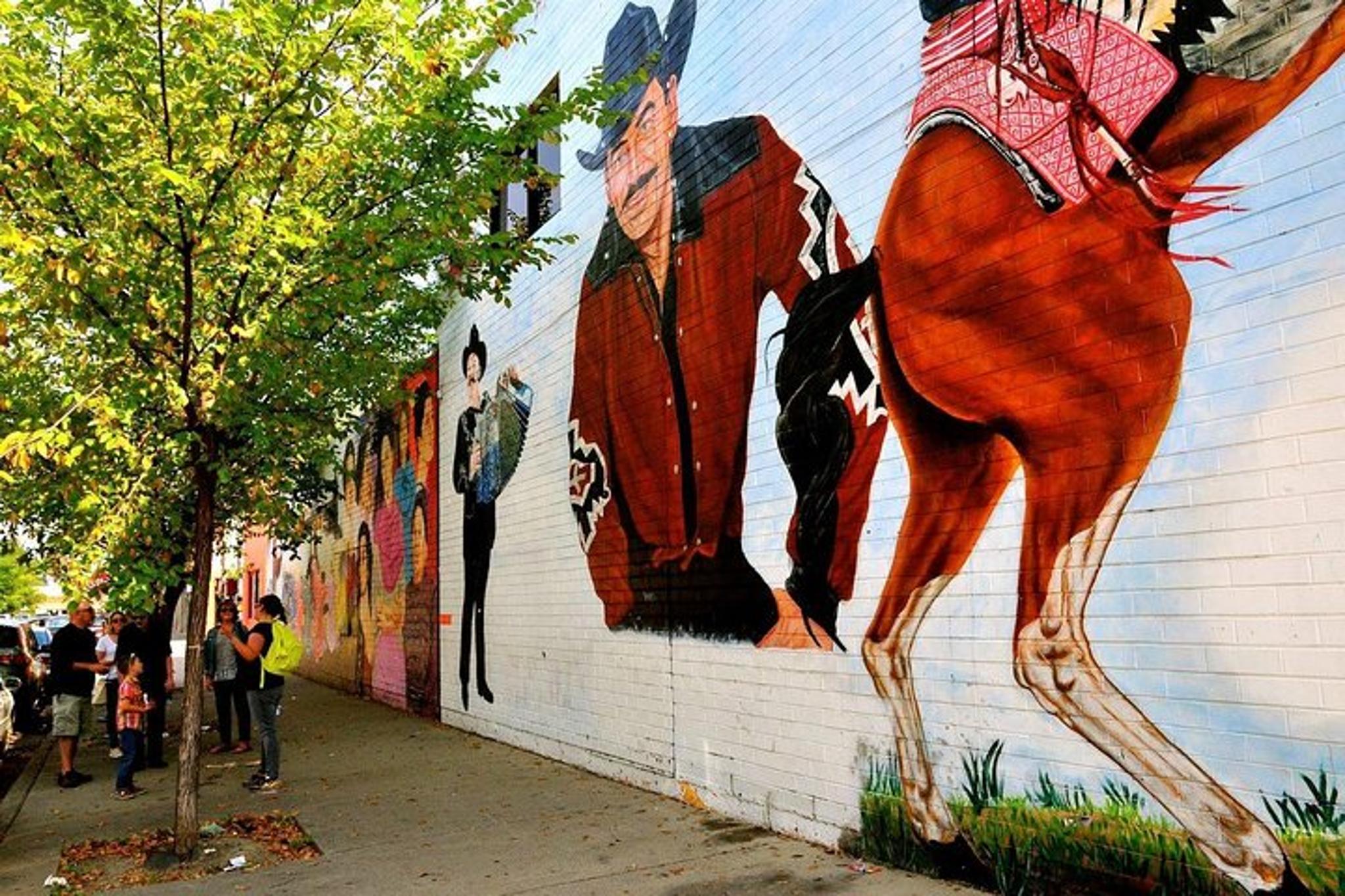 Chicago Frida and Friends Walking Tour in Pilsen 2 hr