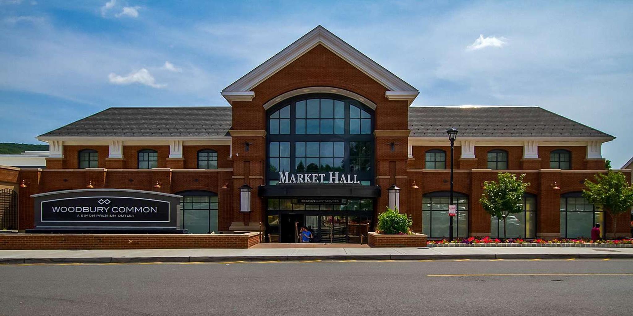 New York City Shopping Tour at Woodbury Outlets