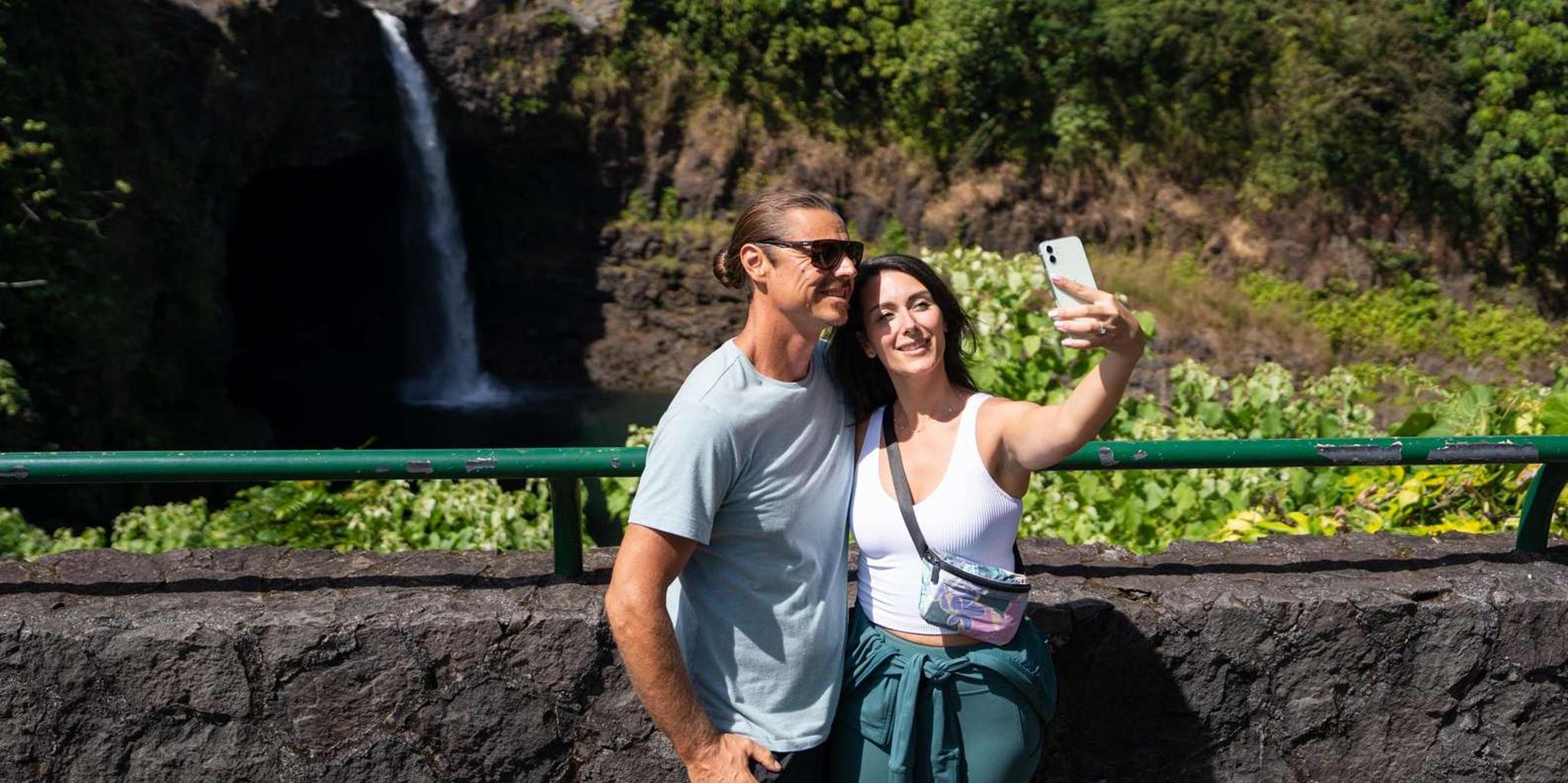 Big Island Coffee, Volcano, and Waterfall Tour - Image 5