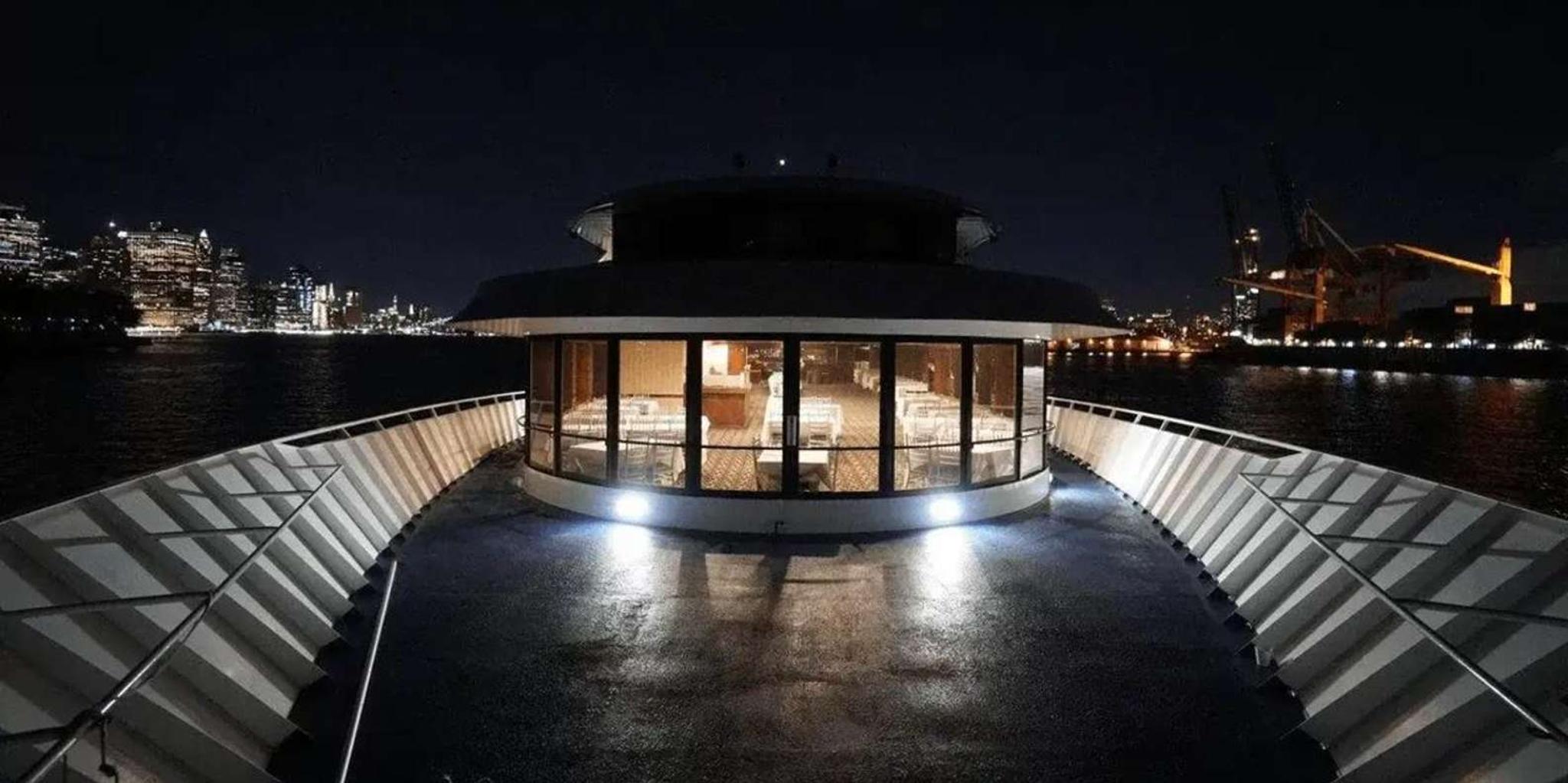 New York City Yacht New Year's Eve Celebration - Image 4