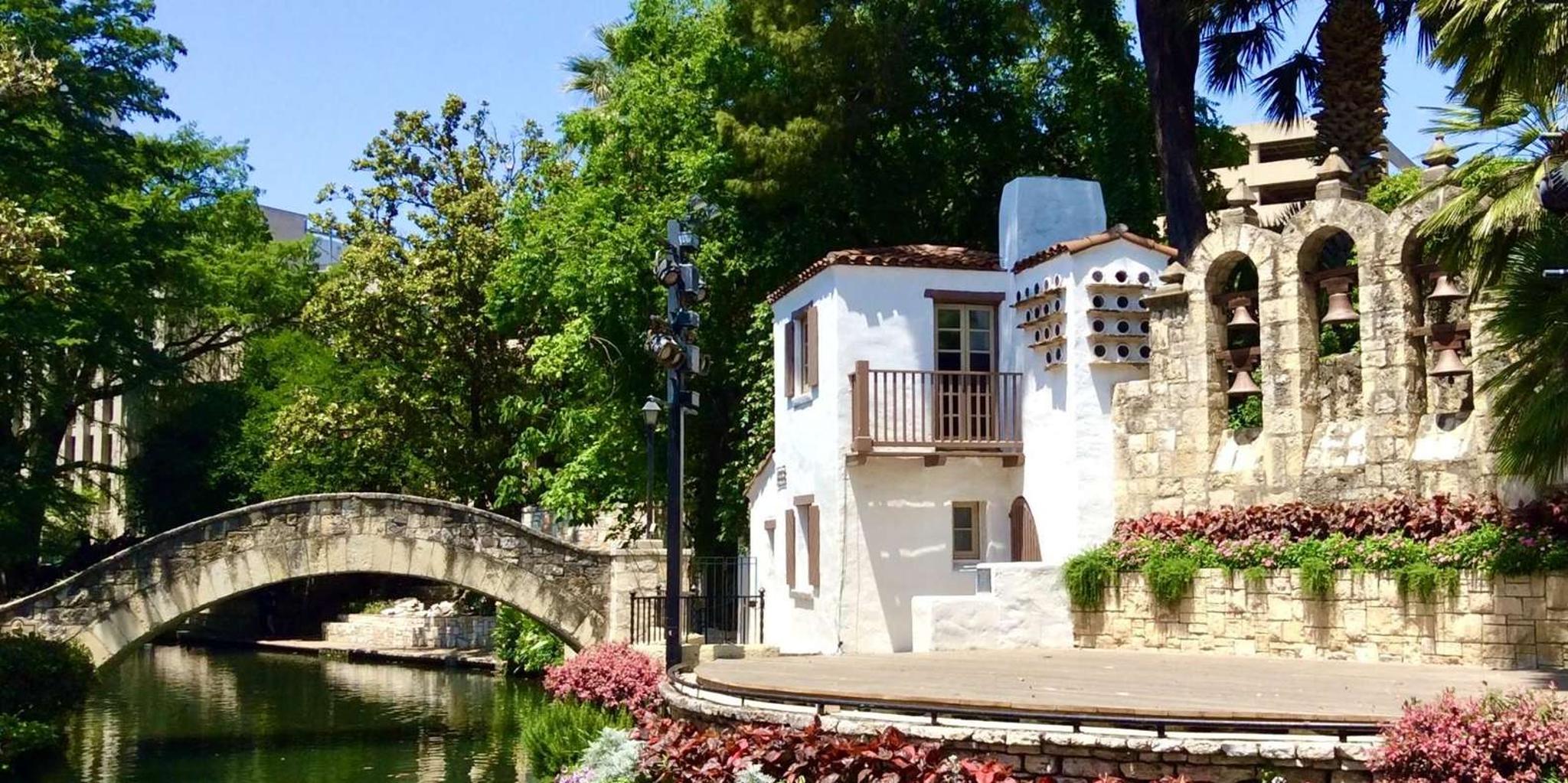 San Antonio Riverwalk and Downtown Walking Tour - Image 1
