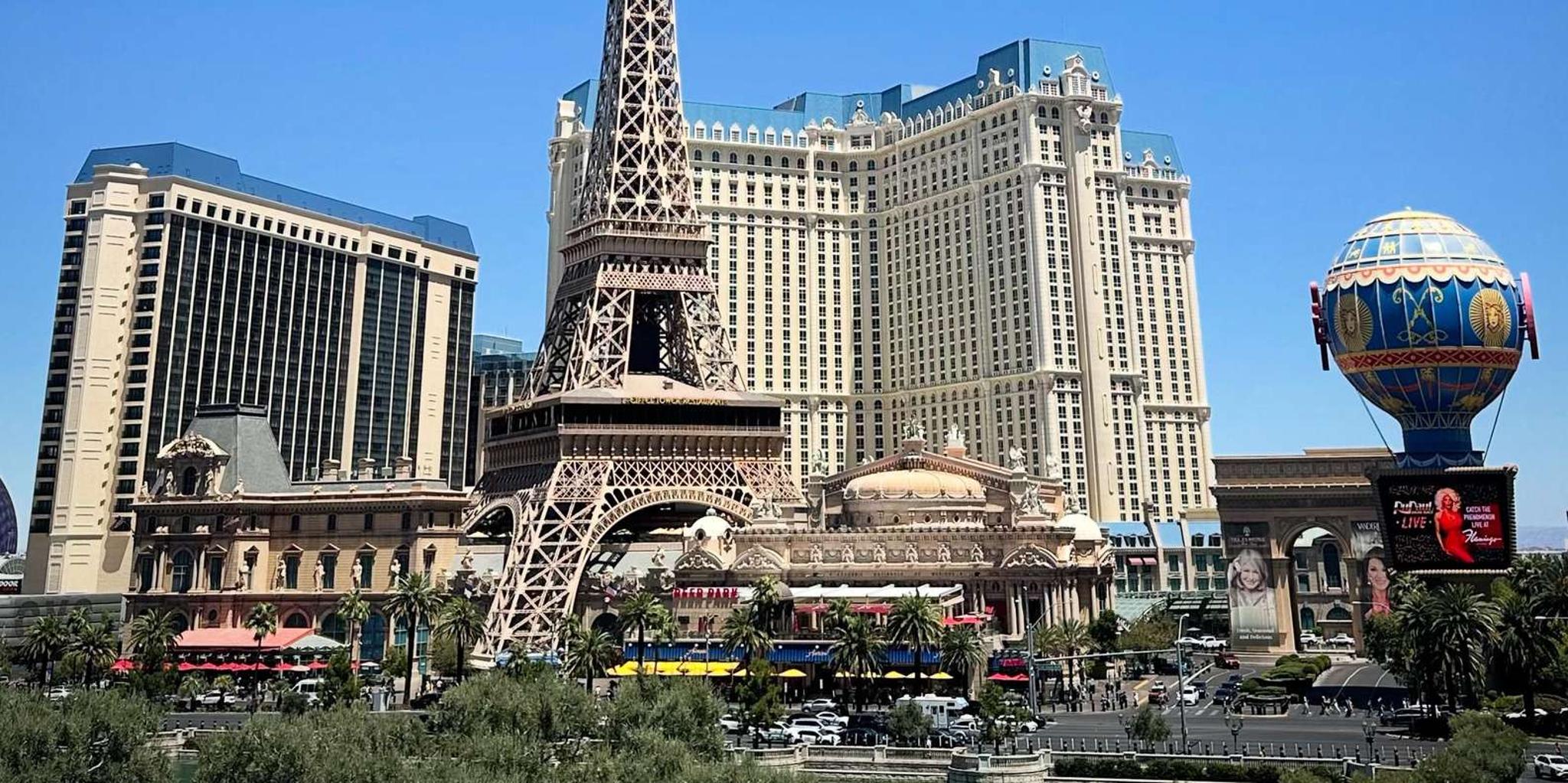 Las Vegas Strip Sightseeing Tour with Photo Stops - Image 4