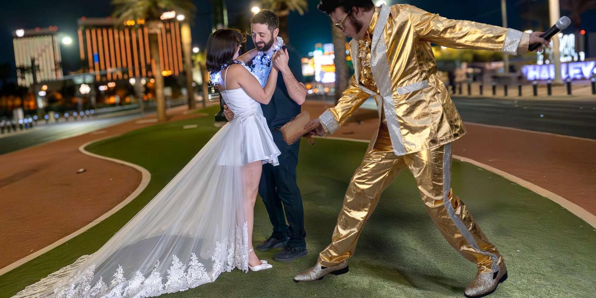 Las Vegas Elvis Wedding or Vow Renewal at Welcome Sign - Image 2