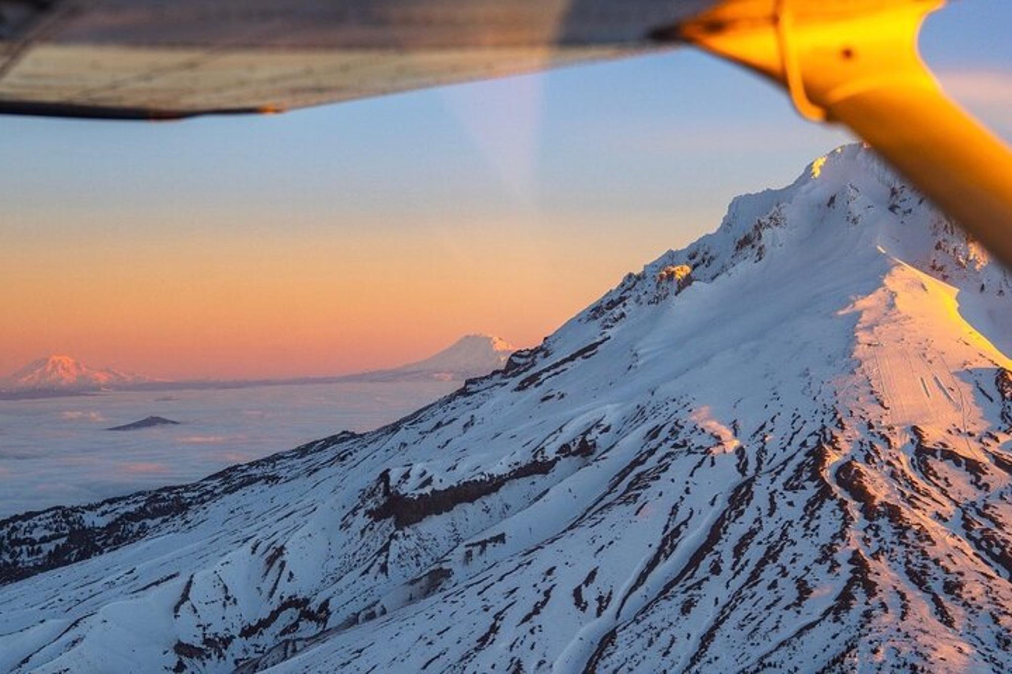 Portland Volcano and Mountain Air Tour - Image 1