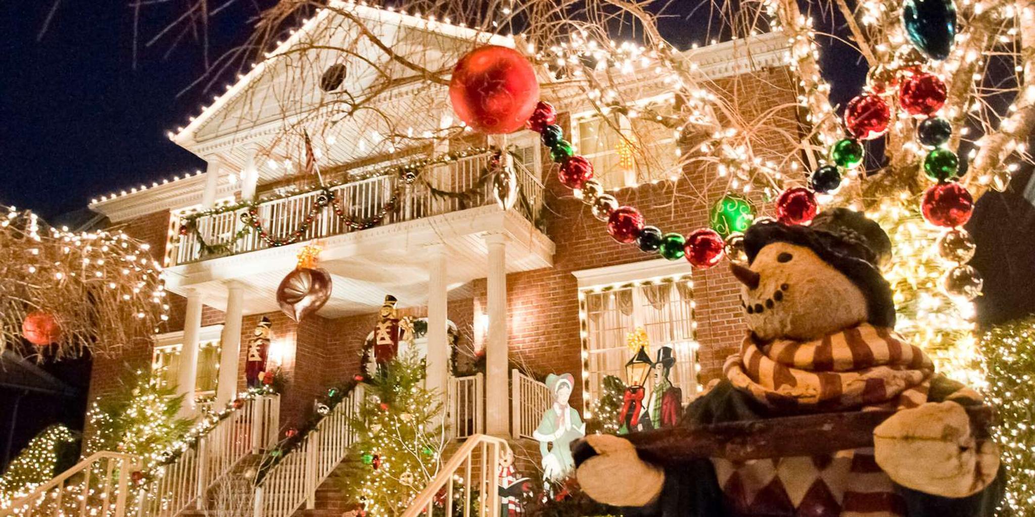 New York City Holiday Lights and Dyker Heights Tour