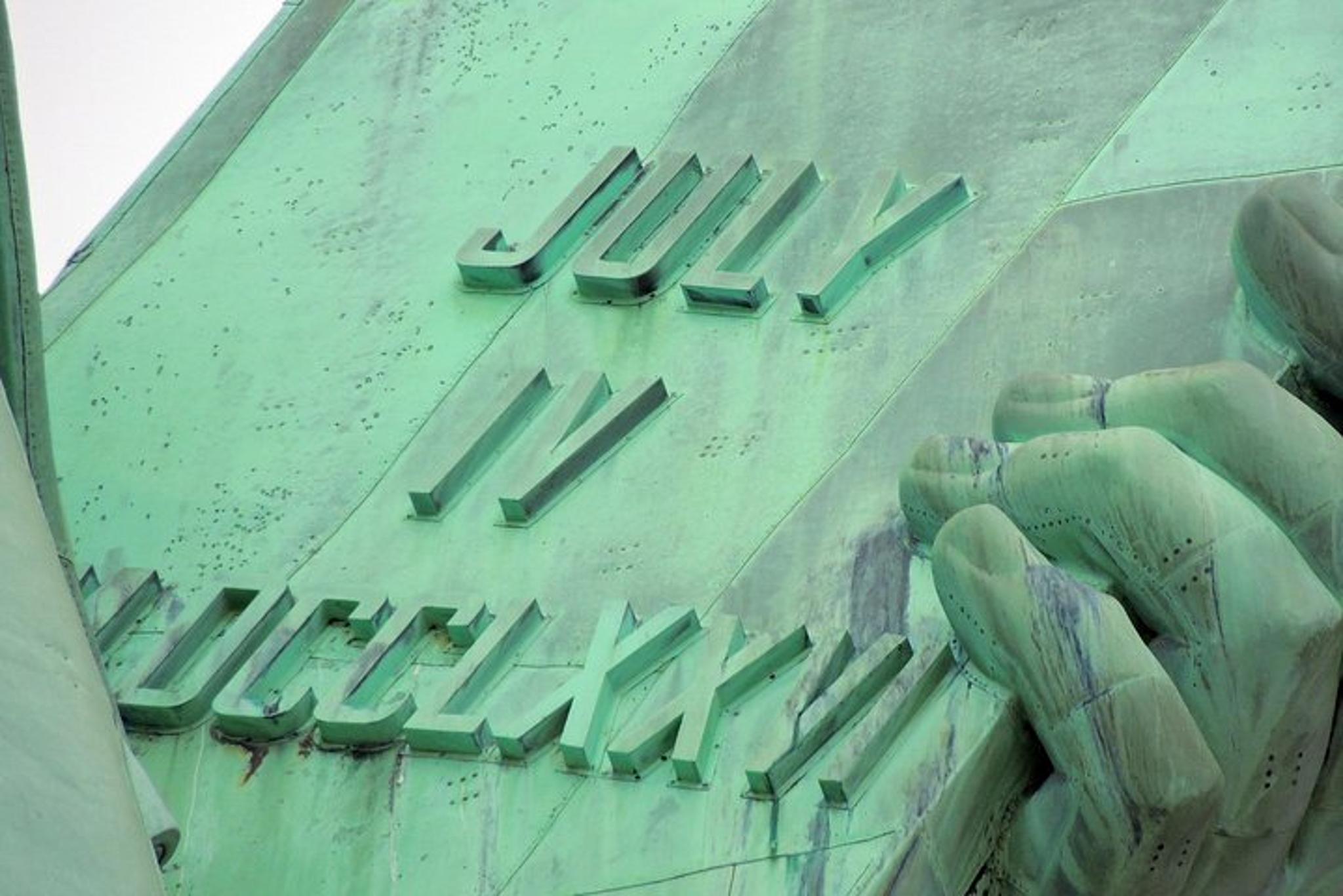 New York City Statue of Liberty and Ellis Island Tour - Image 4