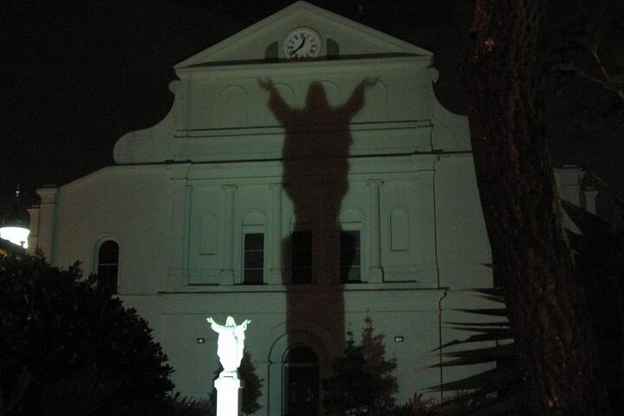 New Orleans Darkside Tour: Spirits, Vampires, and Voodoo 2 hr