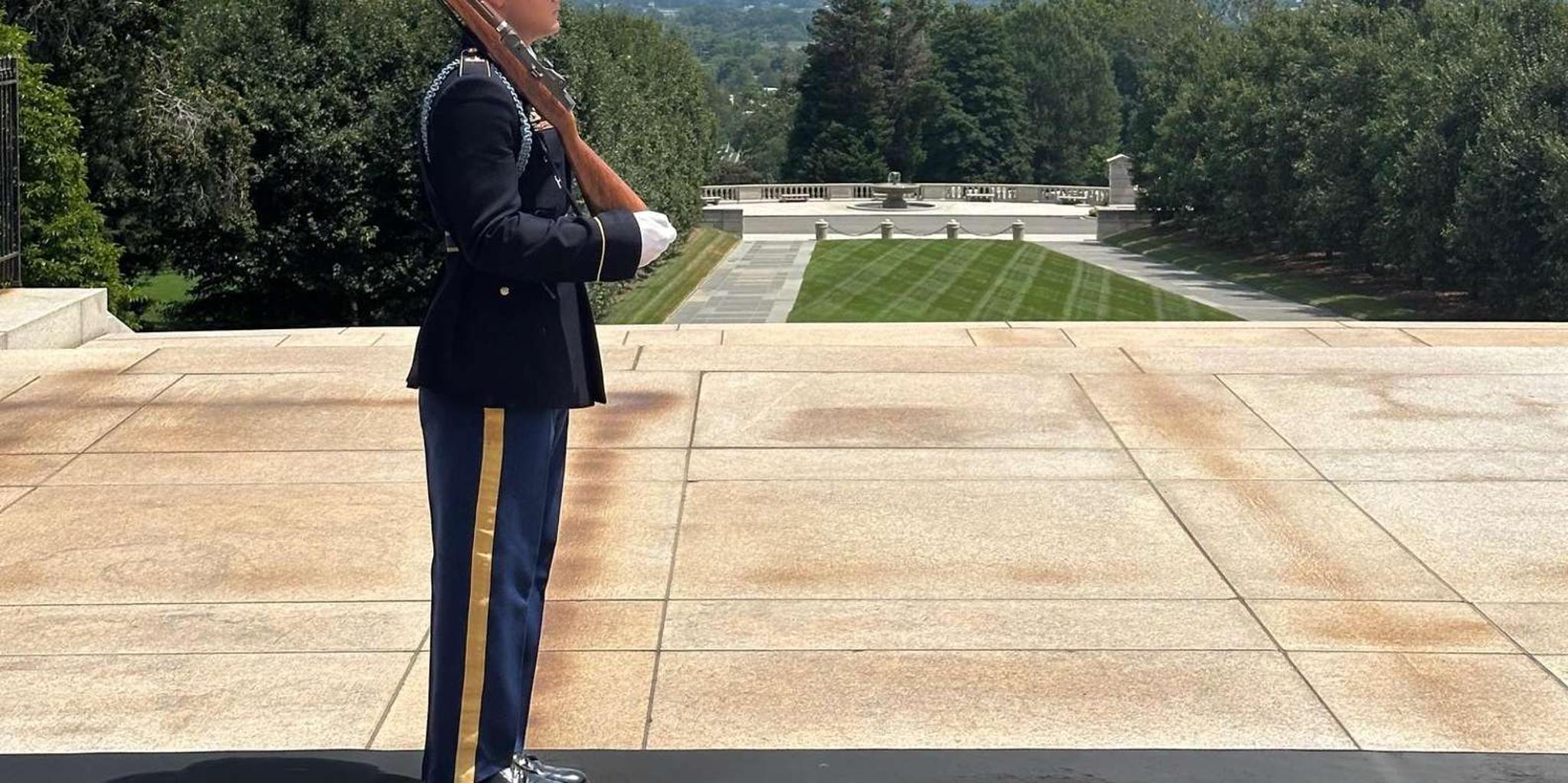 Arlington Cemetery Heroes and History Tour - Image 3