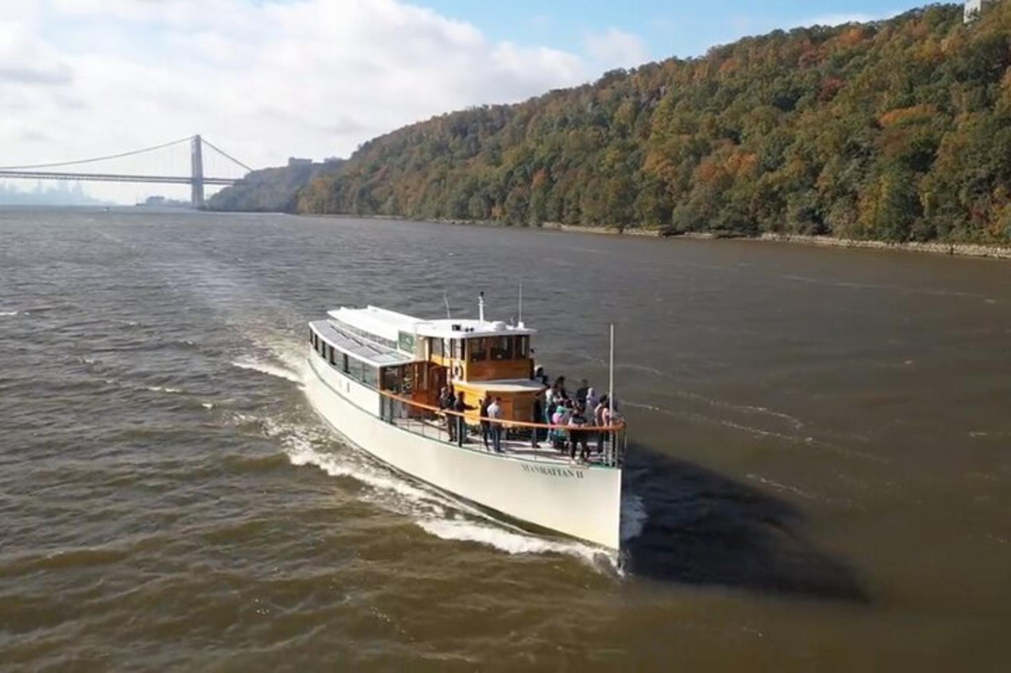 New York Fall Foliage Cruise with Lunch - Image 6
