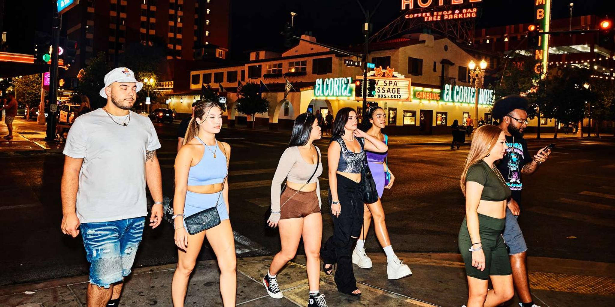Las Vegas Bar Crawl on Fremont Street - Image 6