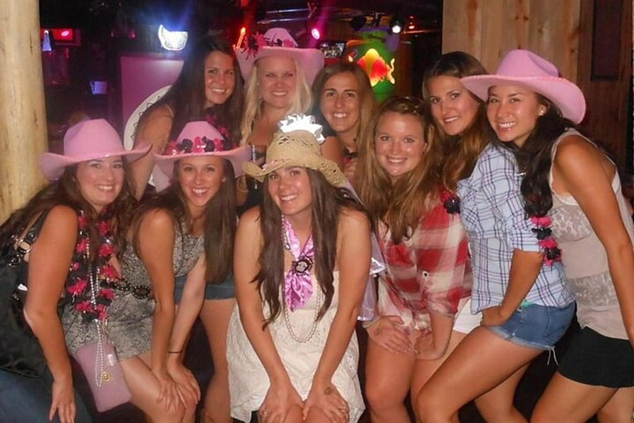 Las Vegas Country Bar Crawl Party Bus - Image 4