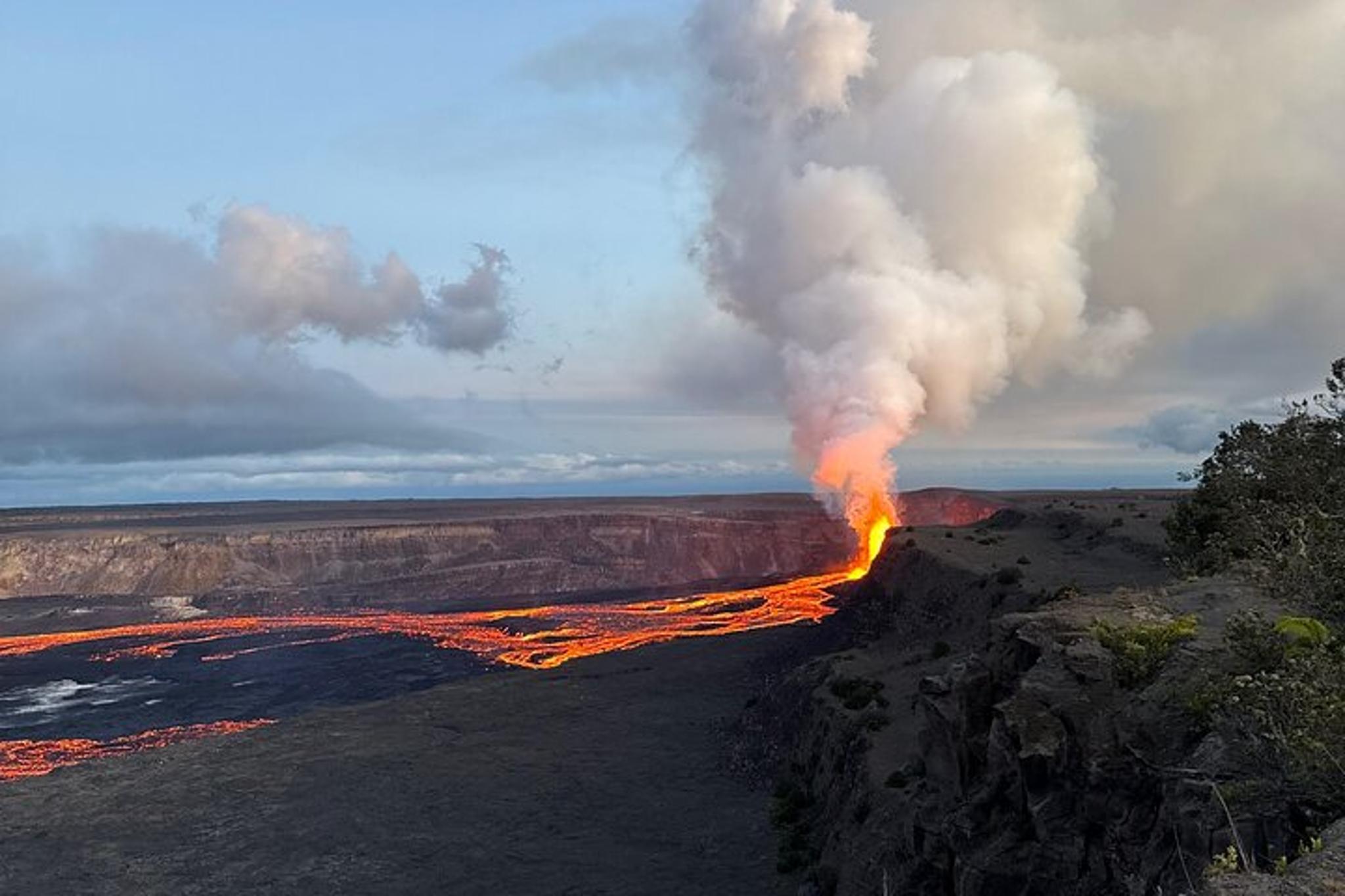 Hilo Waterfalls and Volcanoes Tour - Image 3