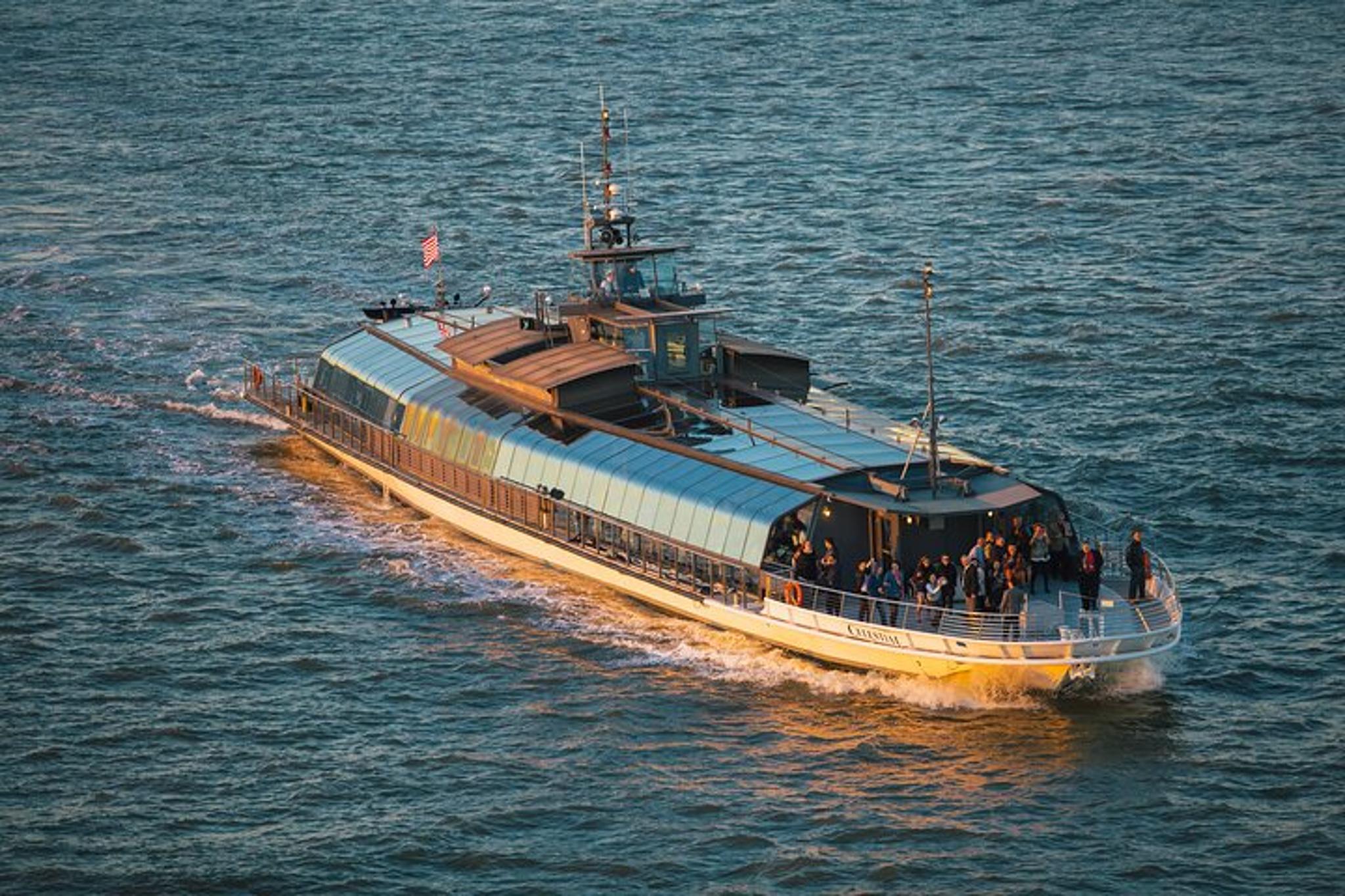 New York Thanksgiving Dinner Cruise - Image 3