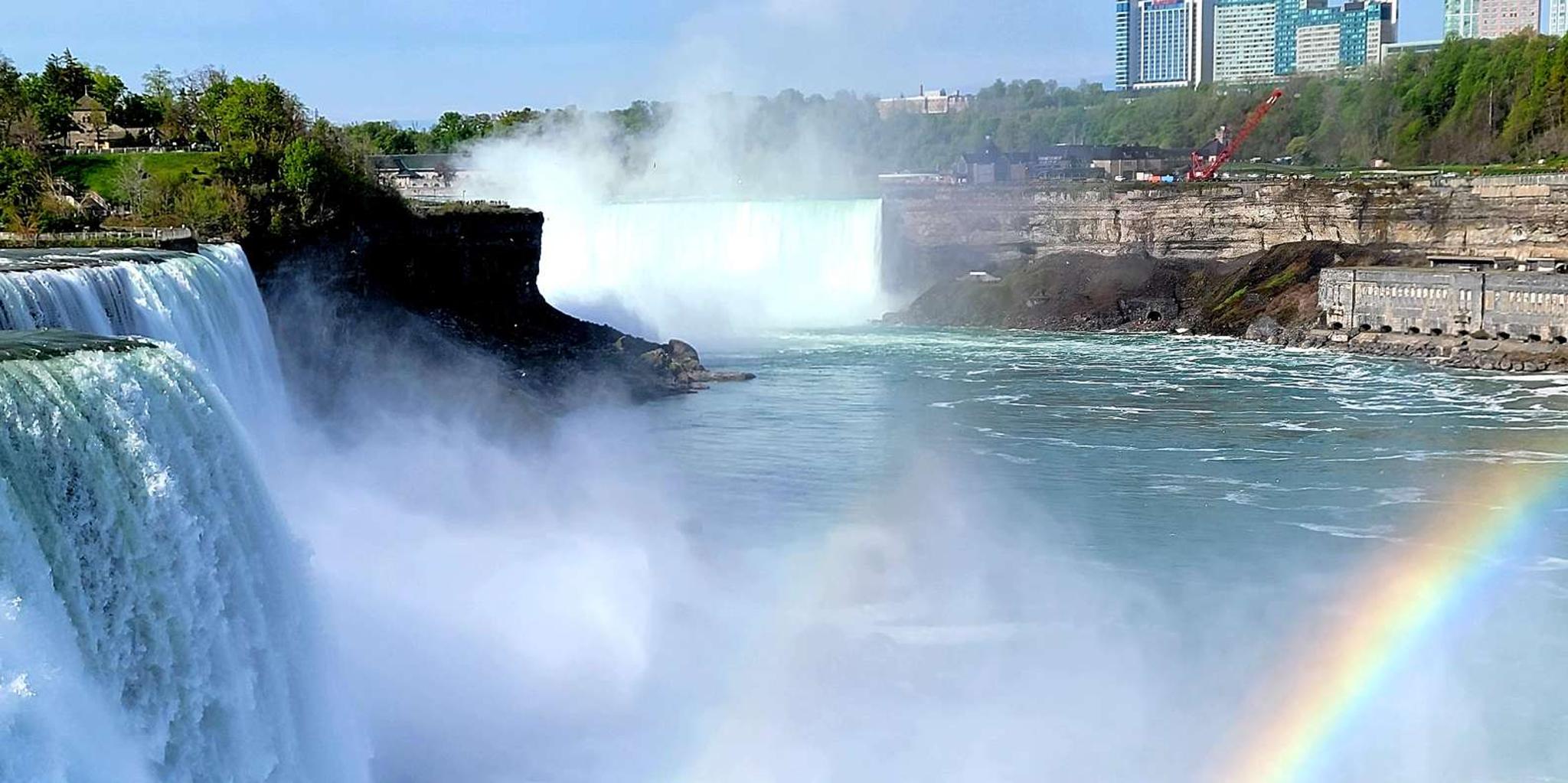 Niagara Falls Walking Tour at Sunset - Image 1