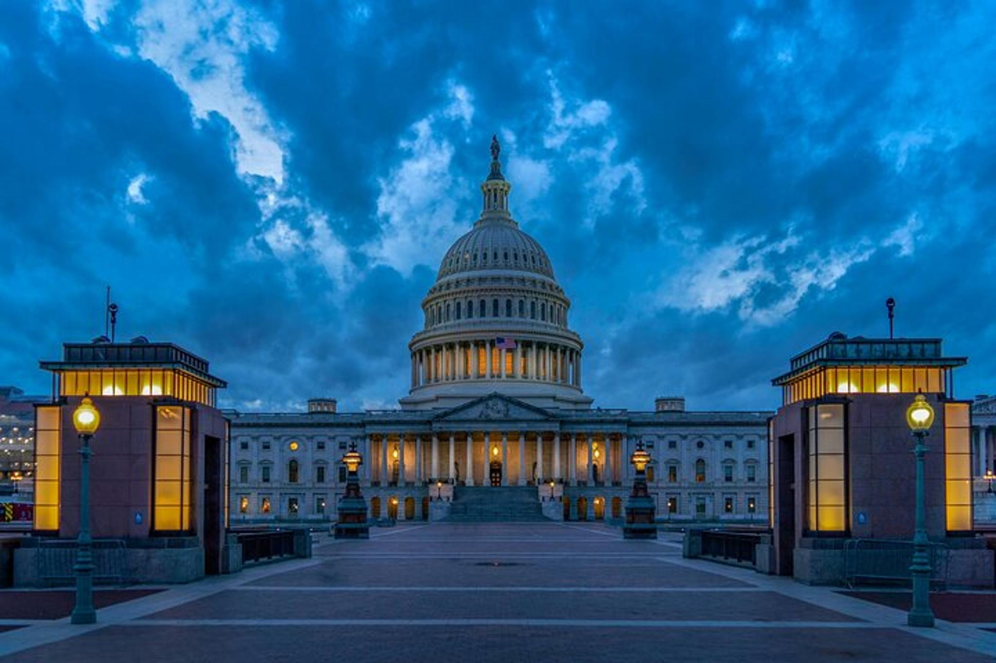 Washington DC Monuments and Memorials Night Tour - Image 6