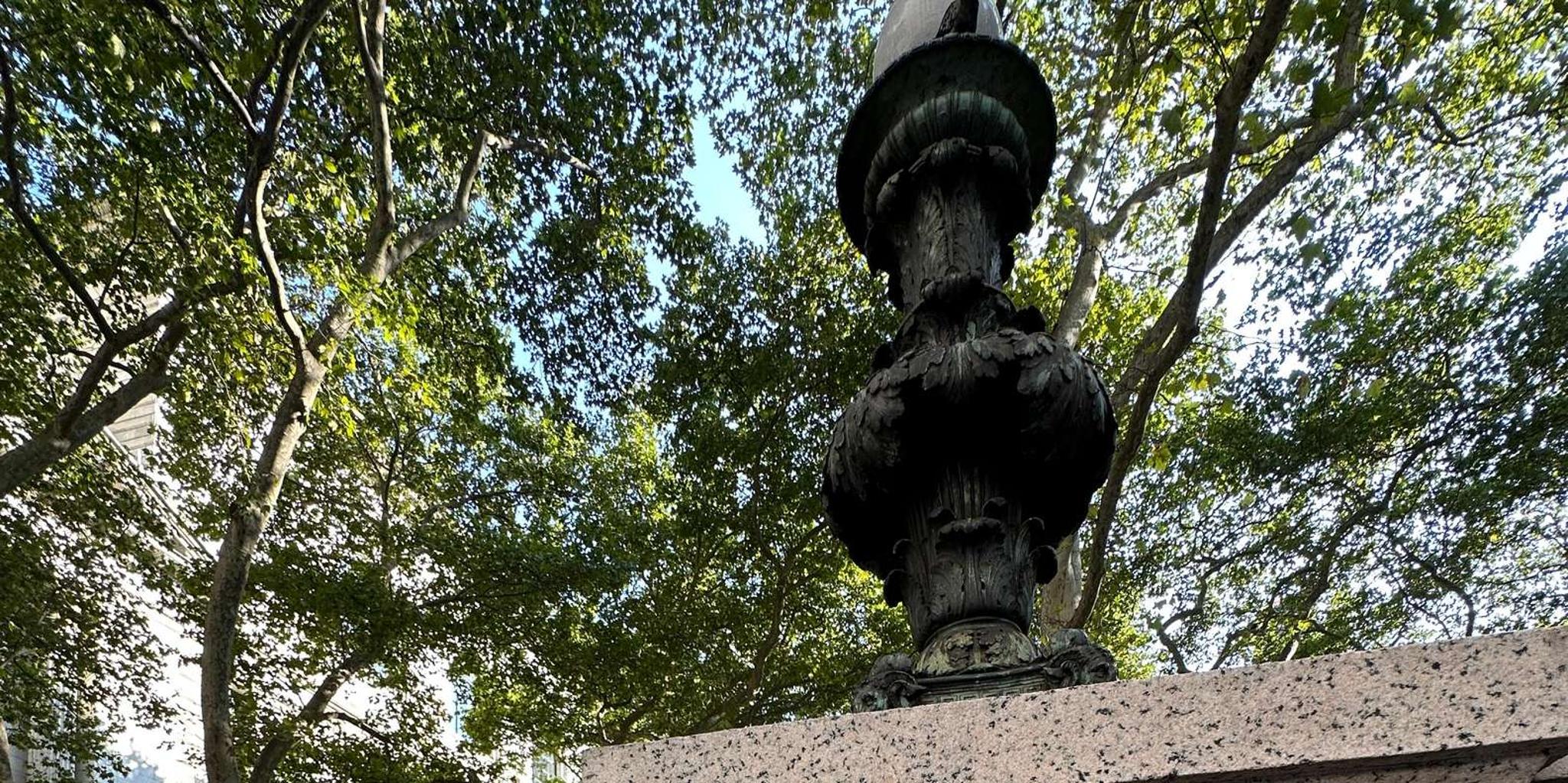 New York City Comedy Bus Tour - Image 6