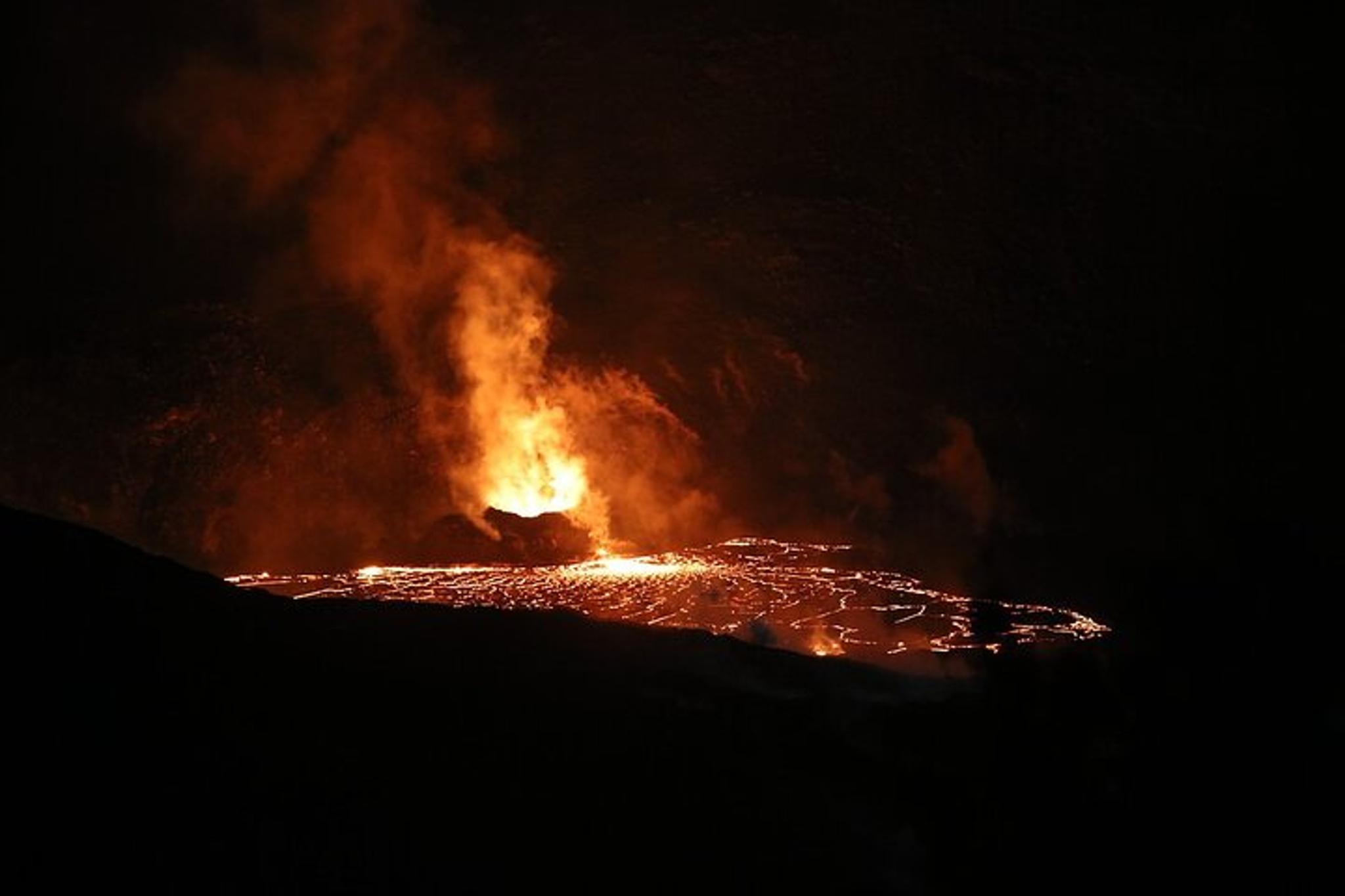 Kona Coast Volcanoes National Park Private Van Tour - Image 3