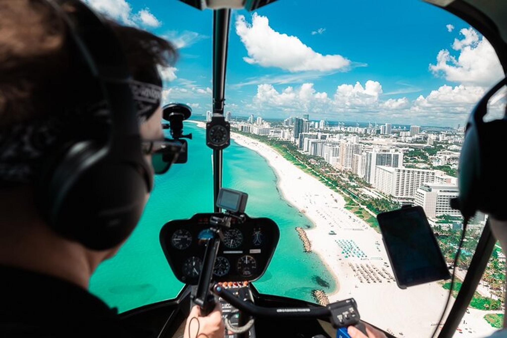 Miami Helicopter Tour Hard Rock and Beach 30 min - Image 3