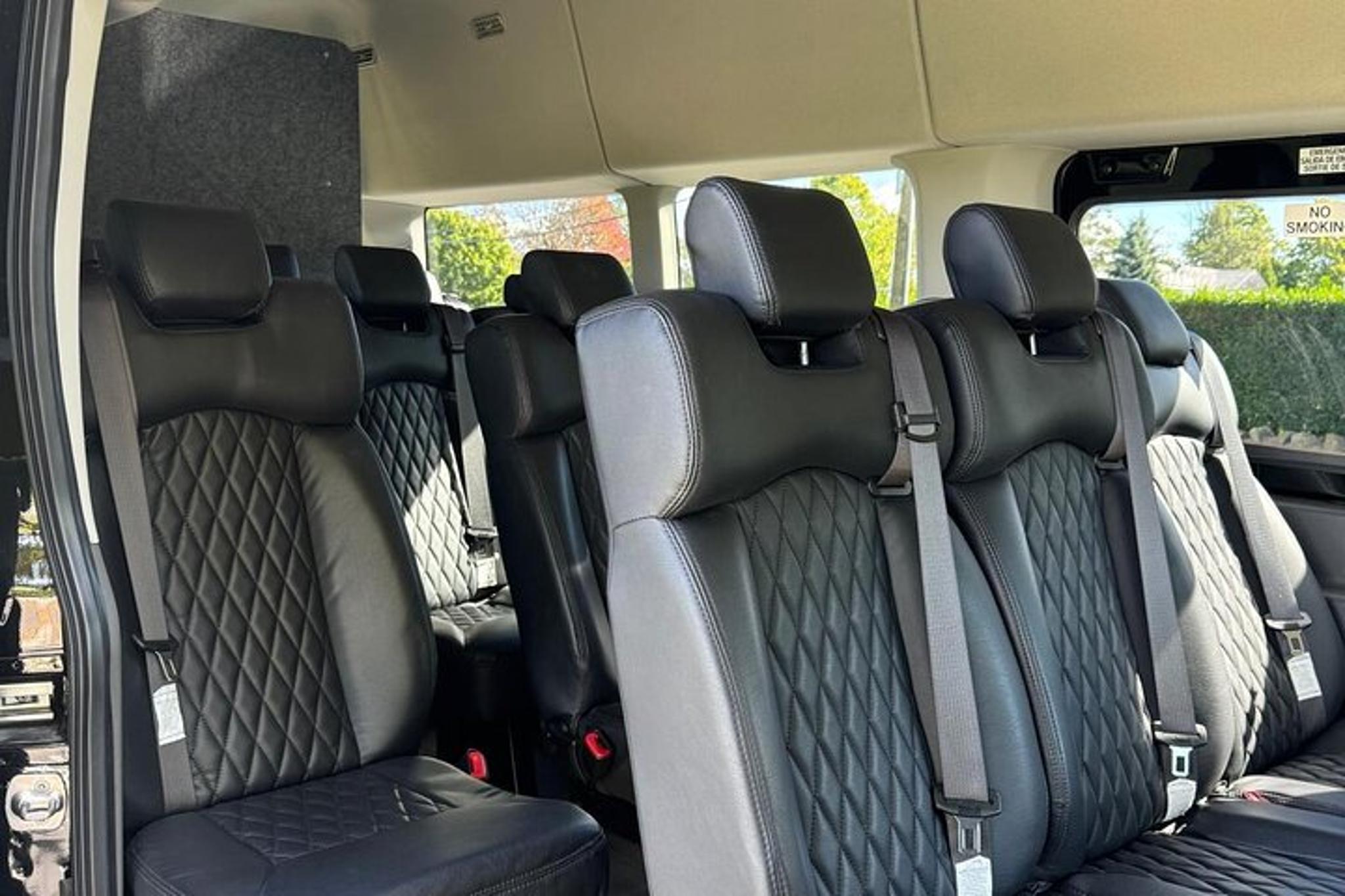 Newport Van Tour with Breakers Admission 3 hr