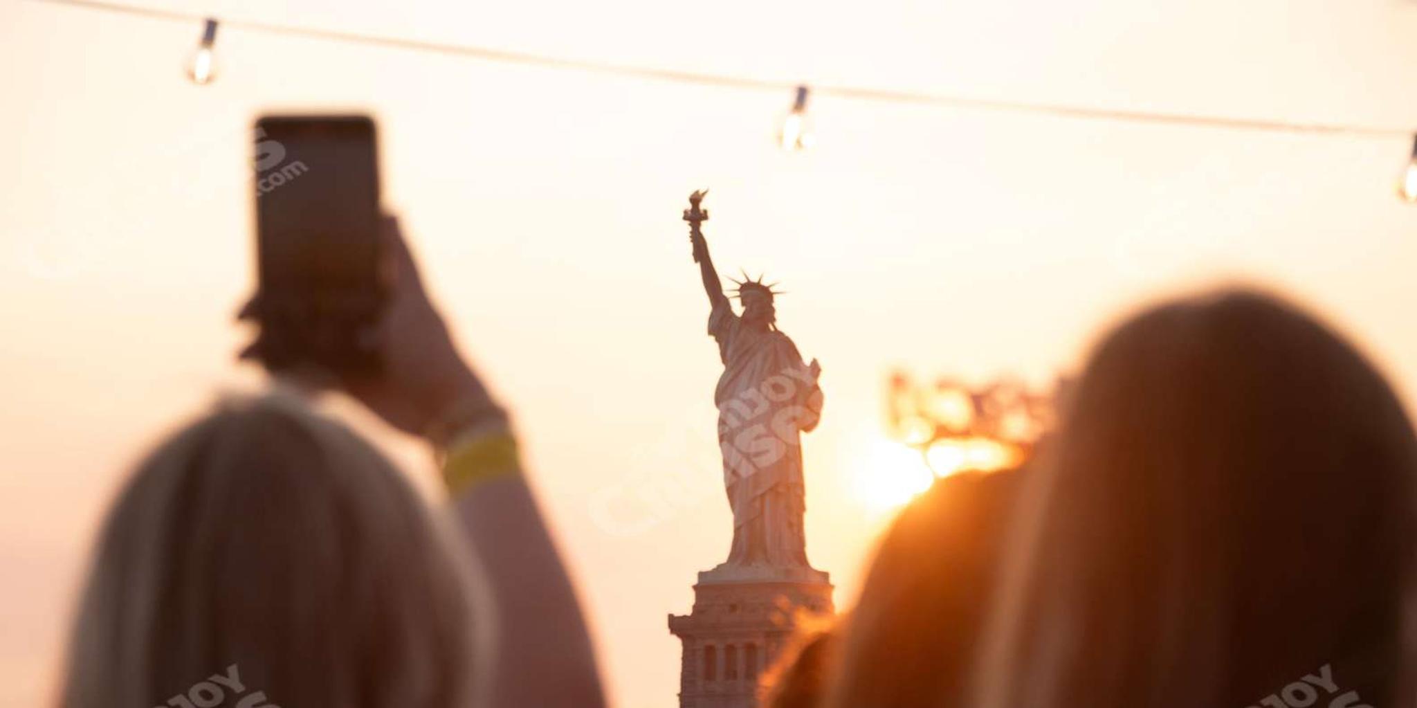 New York City Fireworks Cruise with Open Bar and Buffet - Image 2